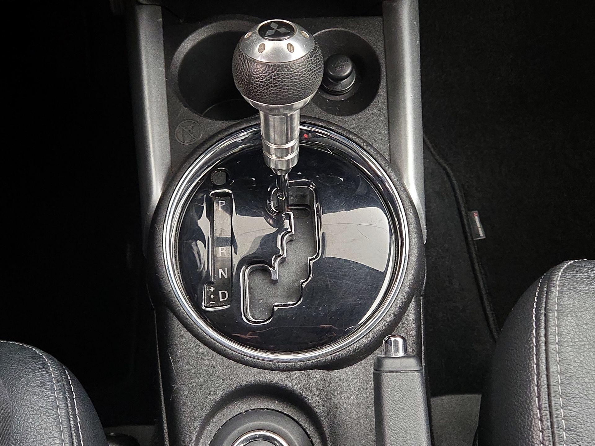 Thumbnail: 2014 Mitsubishi Outlander Sport - 17