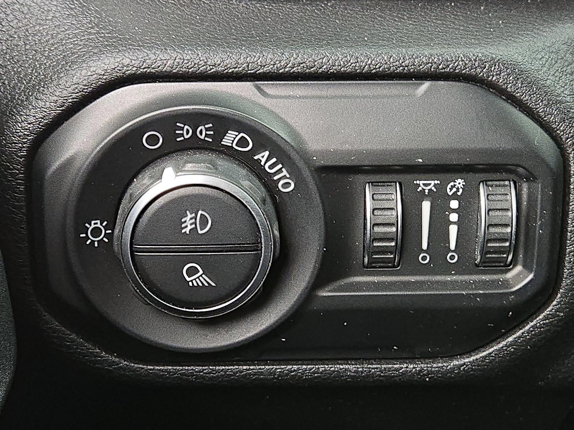 Thumbnail: 2020 Jeep Gladiator - 13