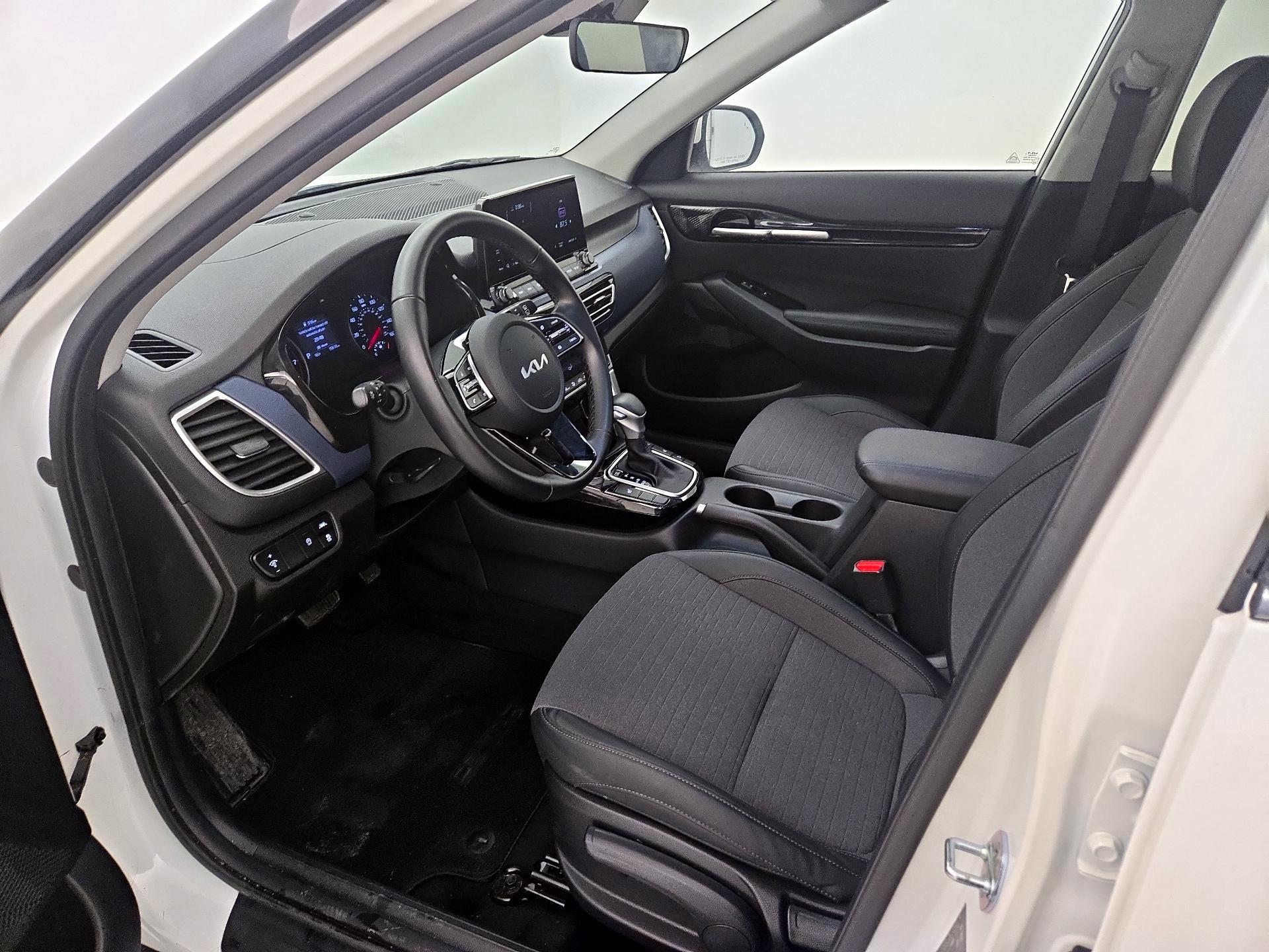 Thumbnail: 2023 Kia Seltos - 11