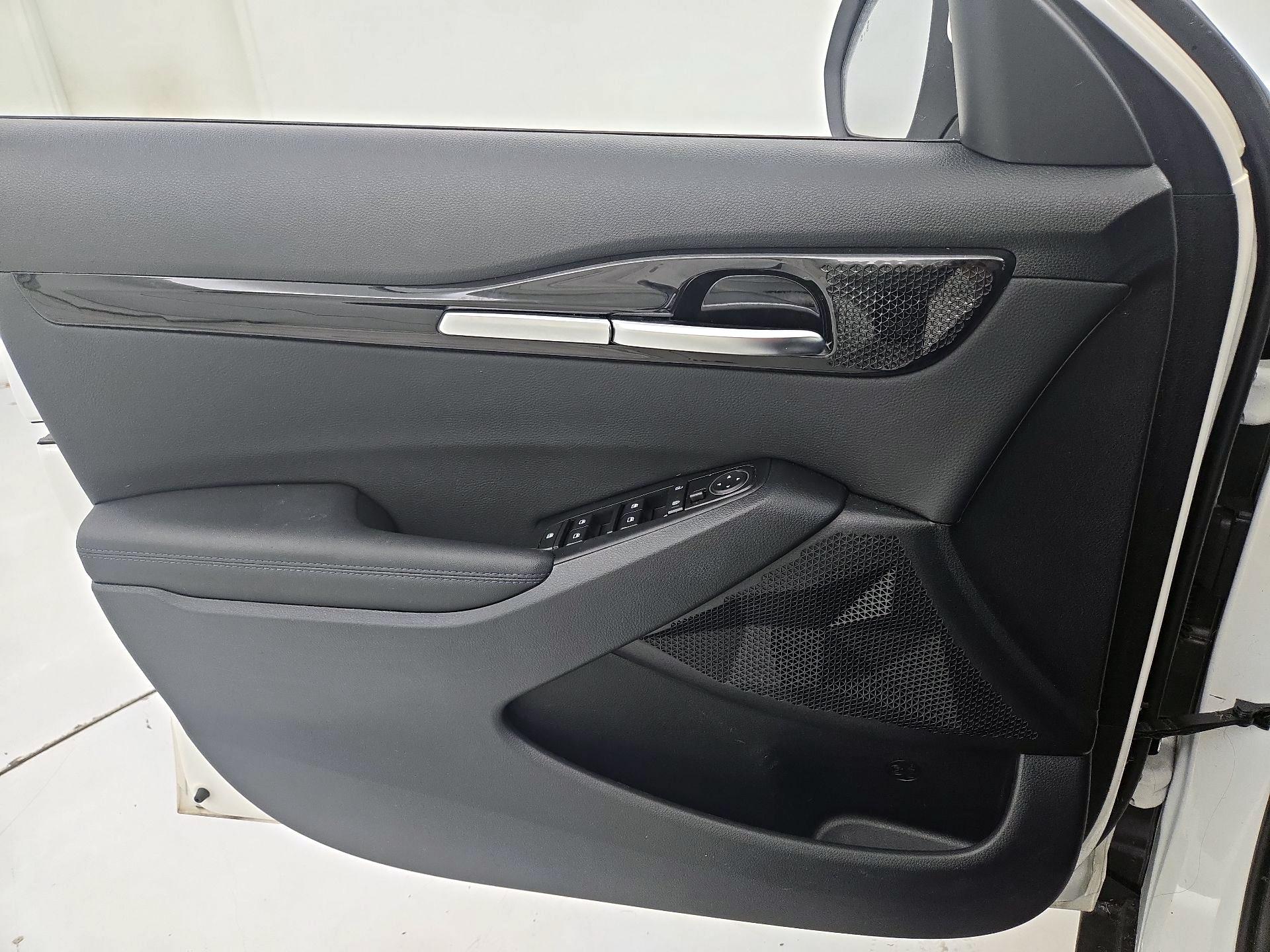 Thumbnail: 2023 Kia Seltos - 12