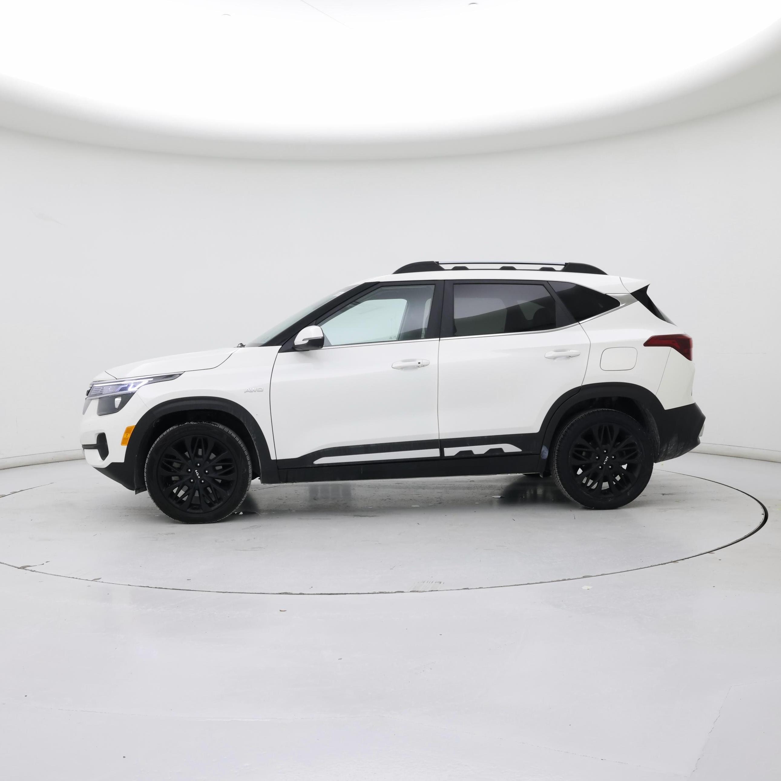 Thumbnail: 2023 Kia Seltos - 3