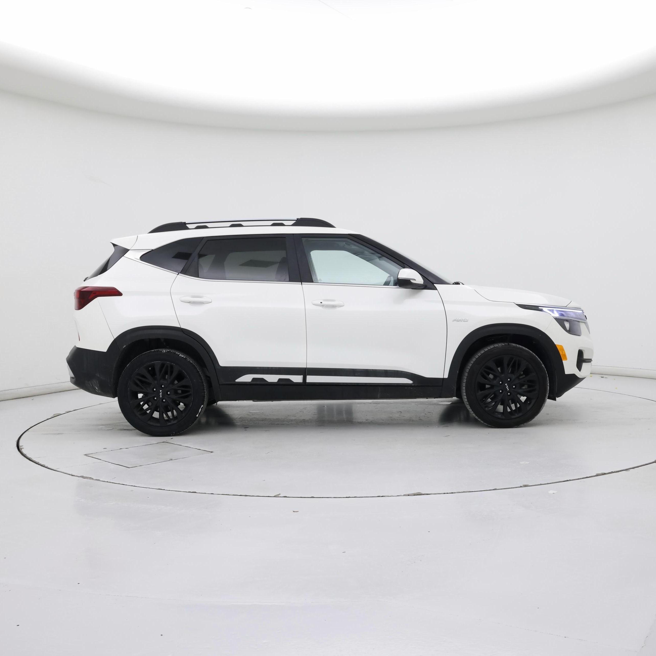 Thumbnail: 2023 Kia Seltos - 7