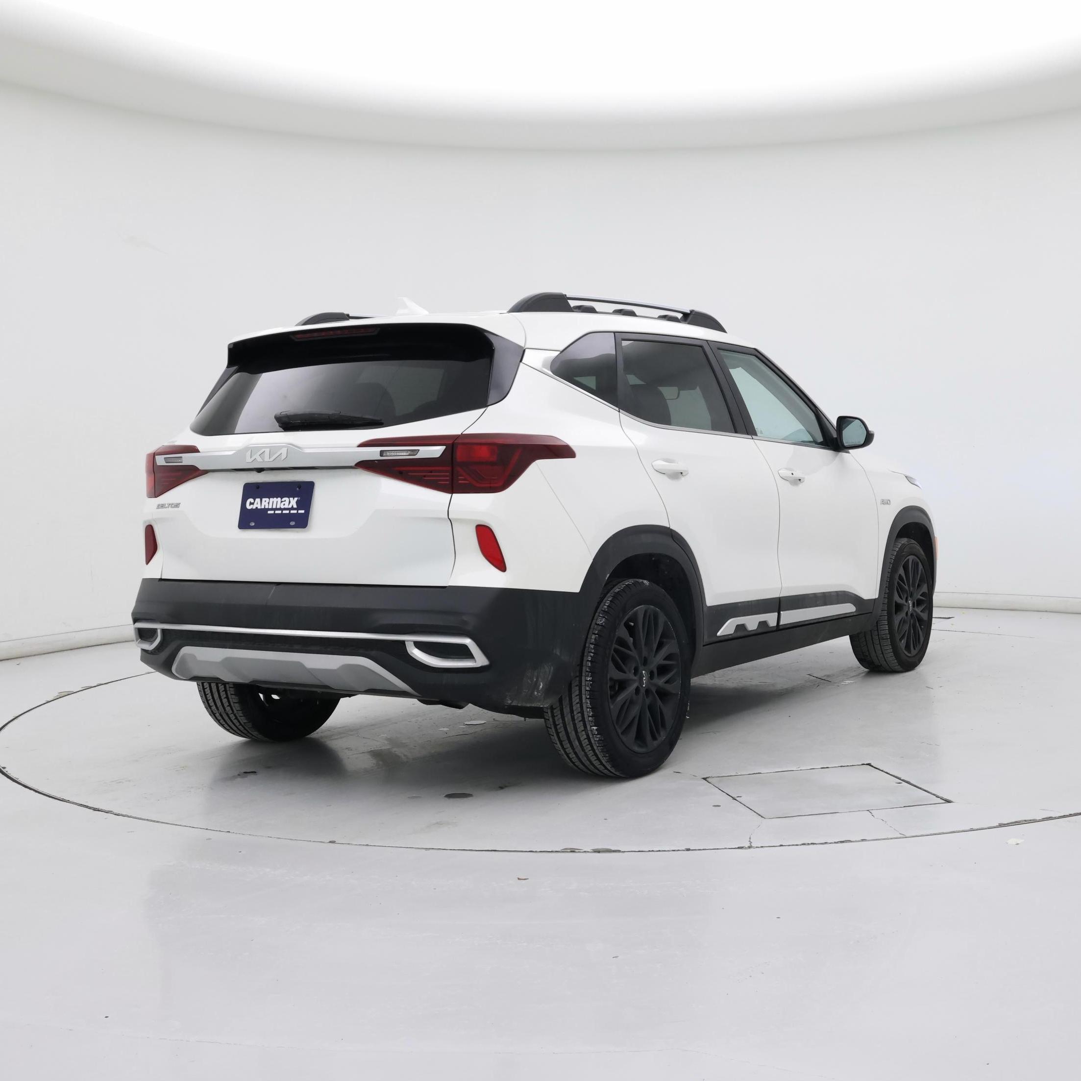 Thumbnail: 2023 Kia Seltos - 8