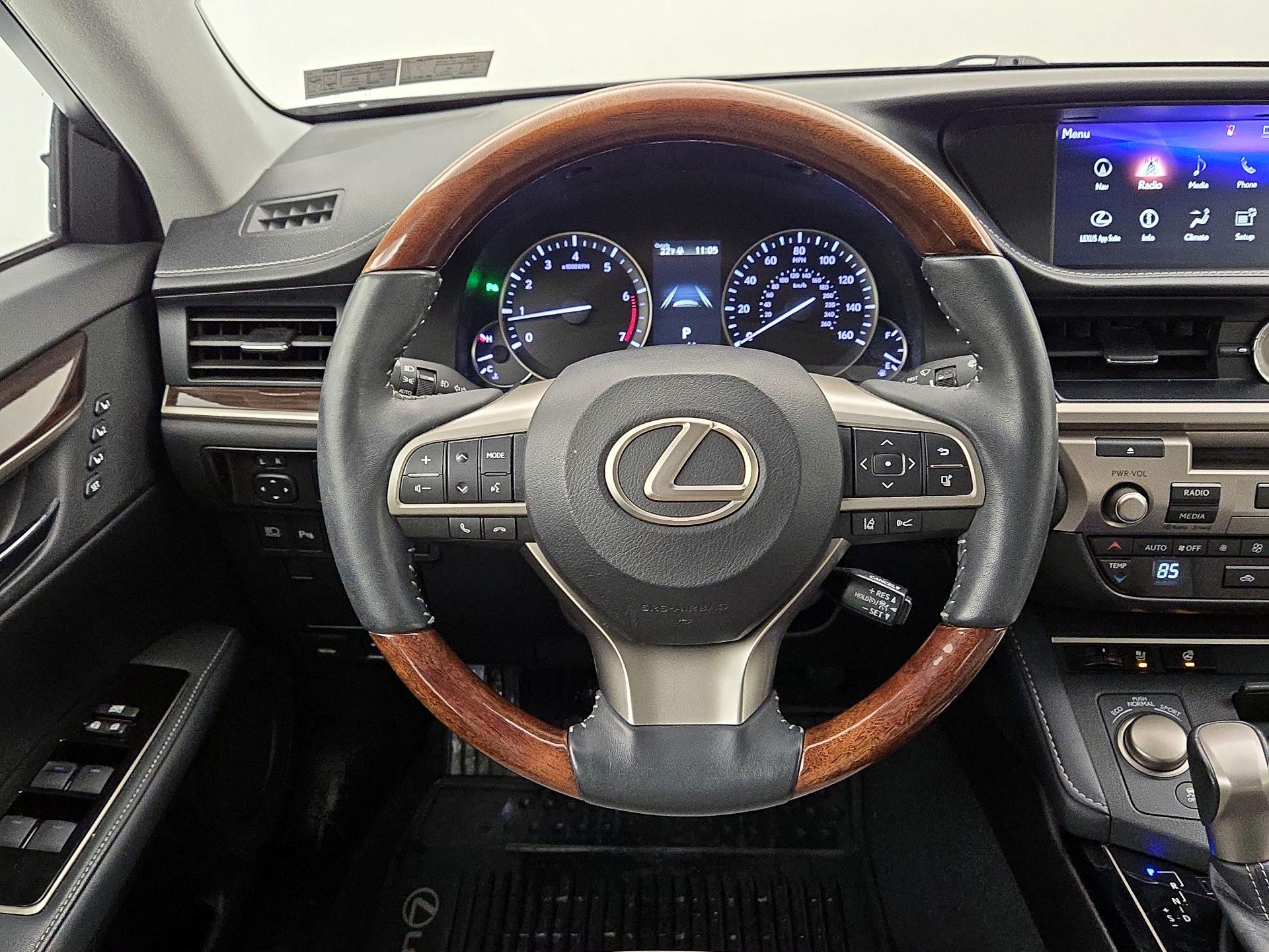 Thumbnail: 2018 Lexus ES - 10