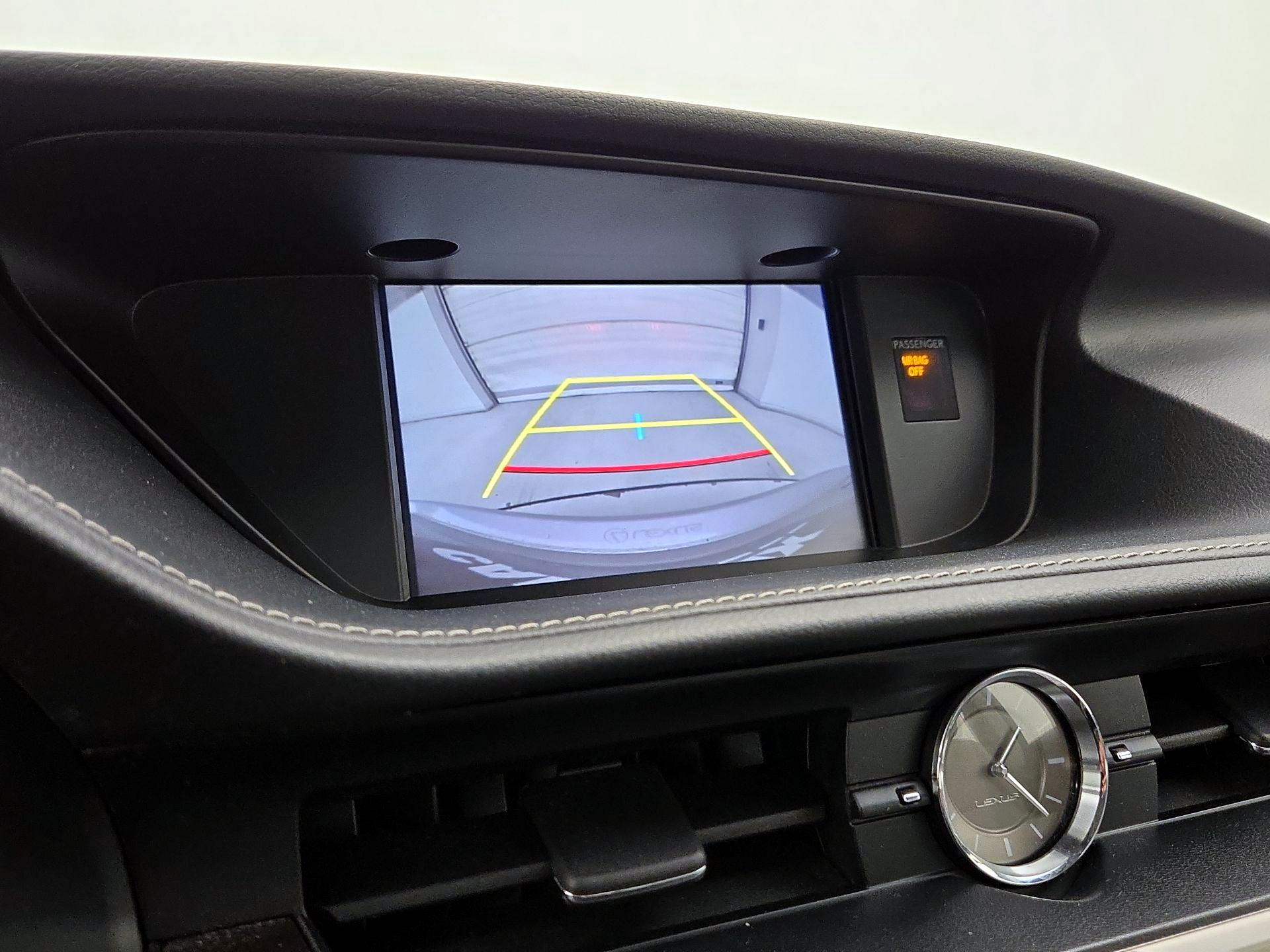 Thumbnail: 2018 Lexus ES - 15