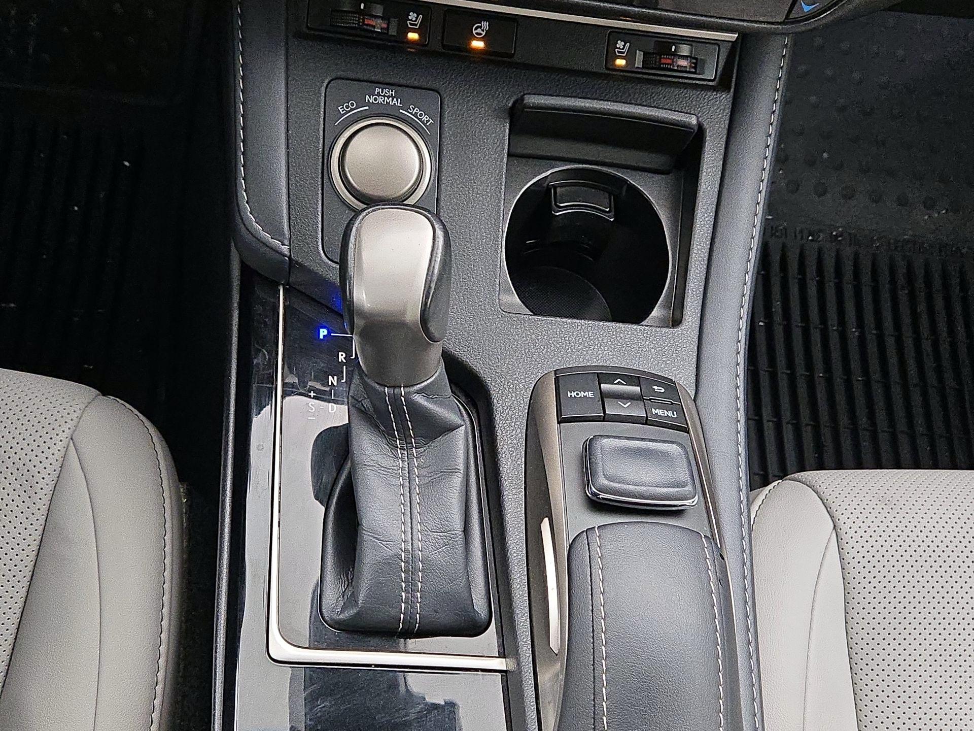 Thumbnail: 2018 Lexus ES - 18