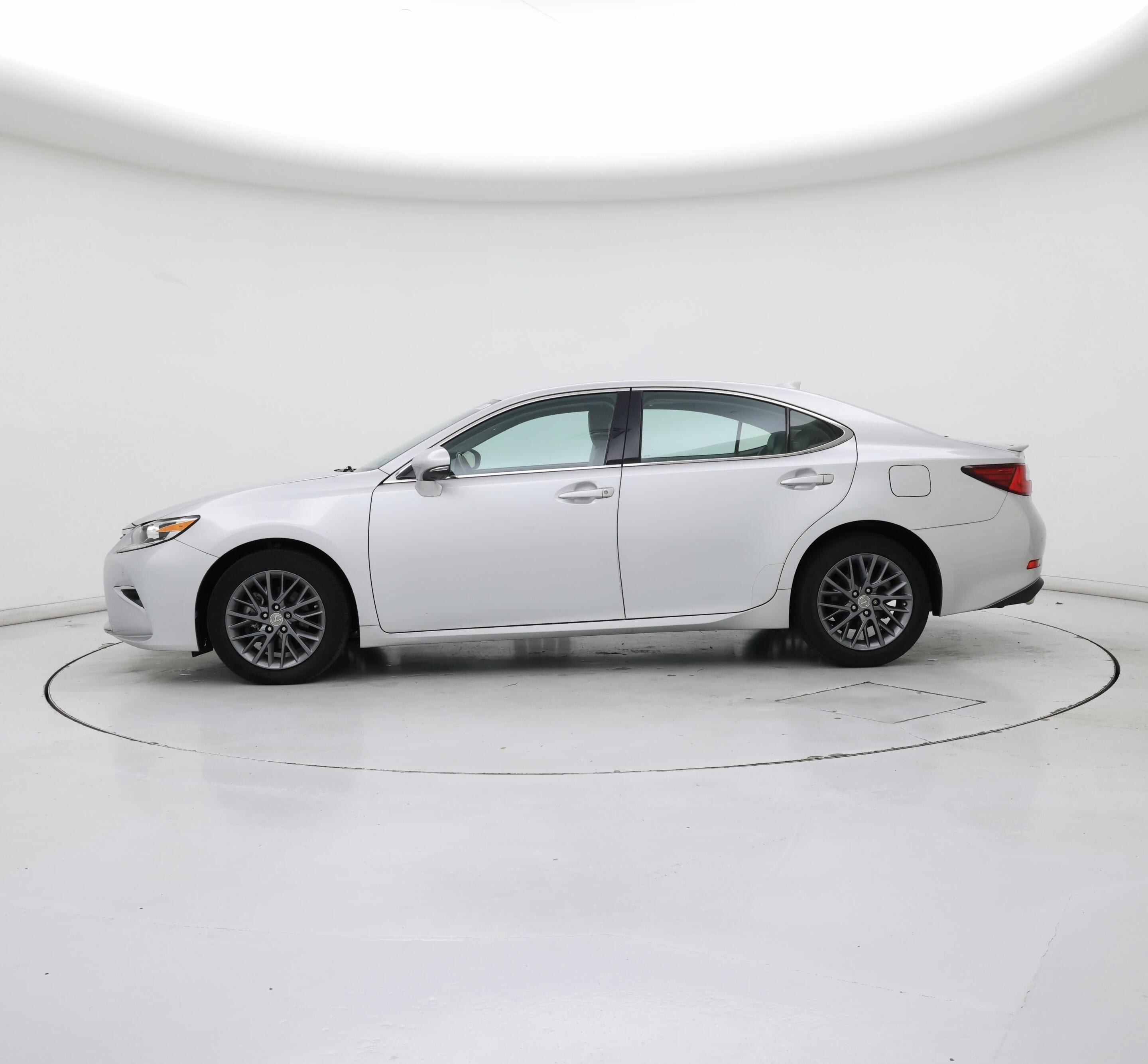 Thumbnail: 2018 Lexus ES - 3