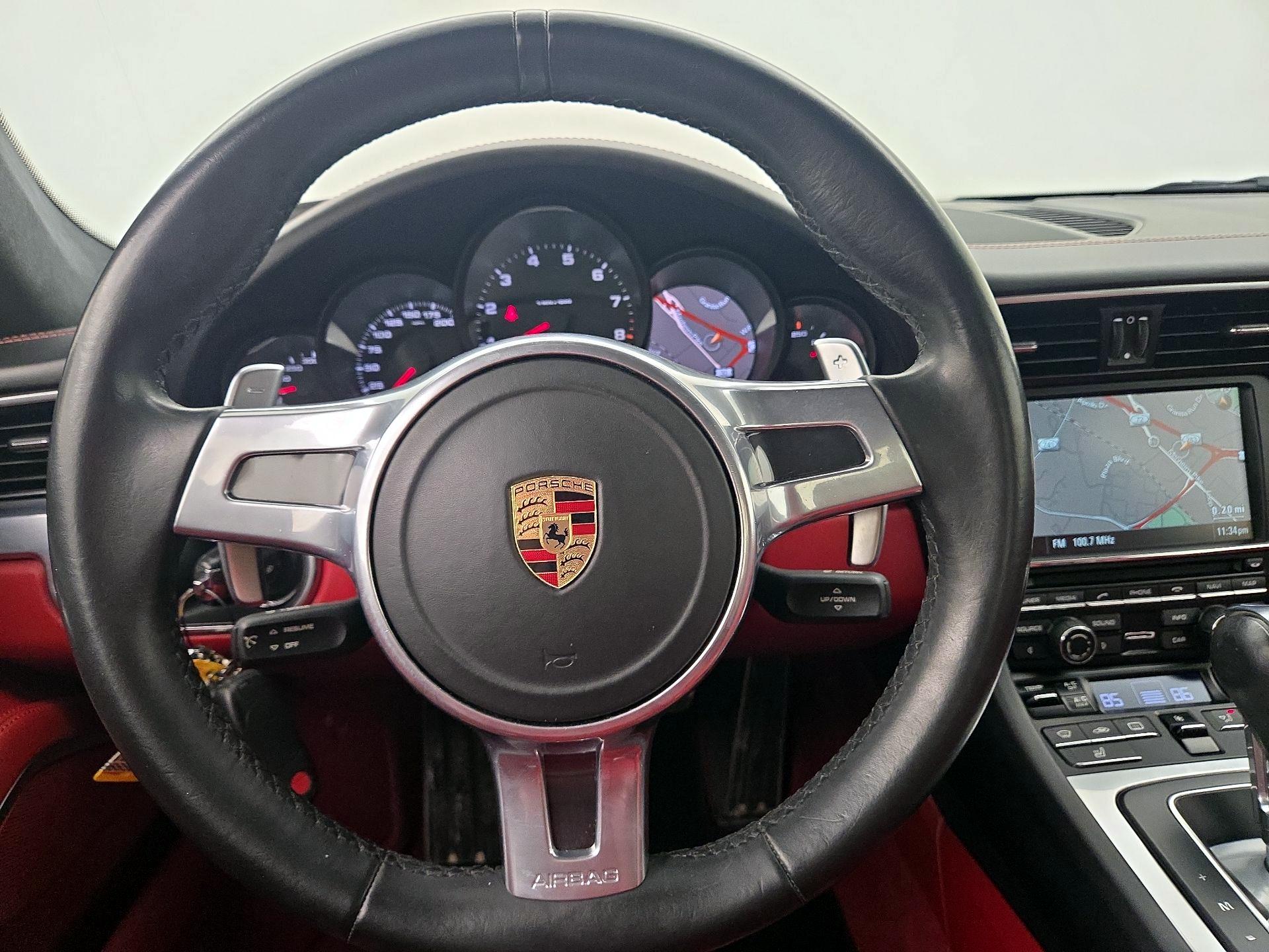 Thumbnail: 2016 Porsche 911 - 10