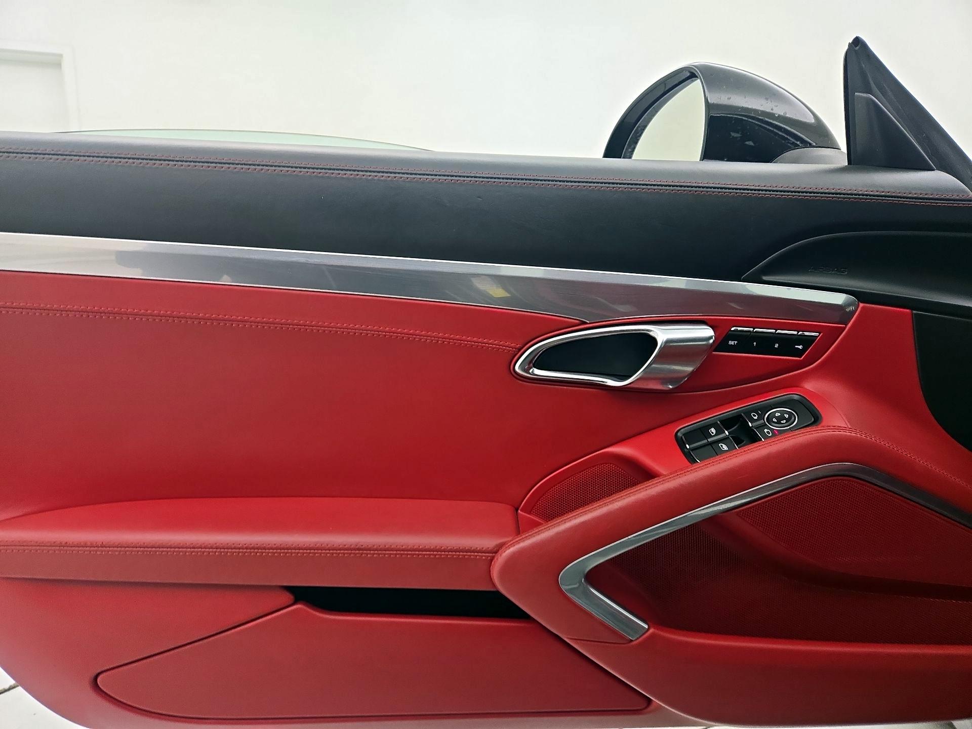 Thumbnail: 2016 Porsche 911 - 12