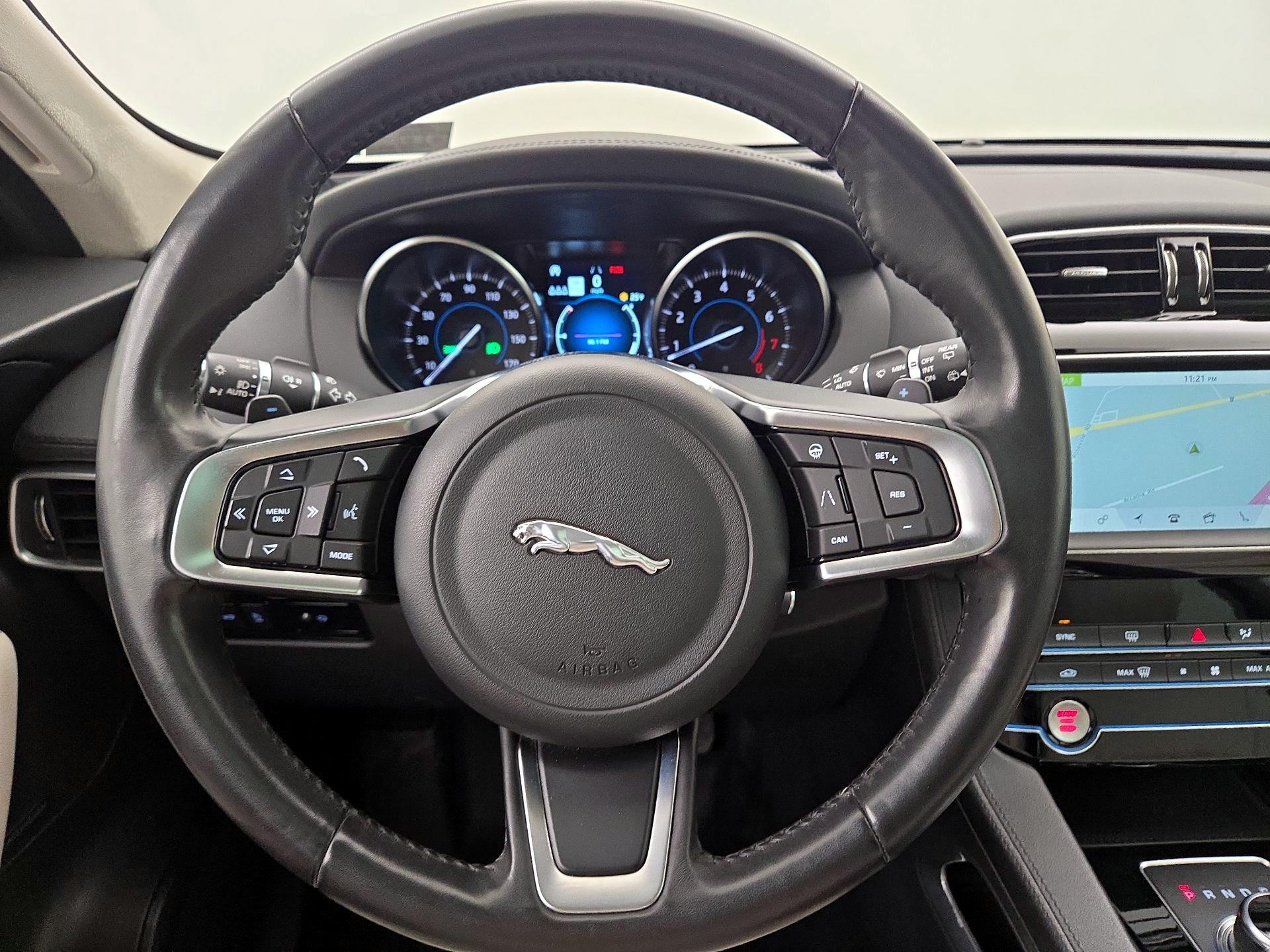 Thumbnail: 2020 Jaguar F-Pace - 10