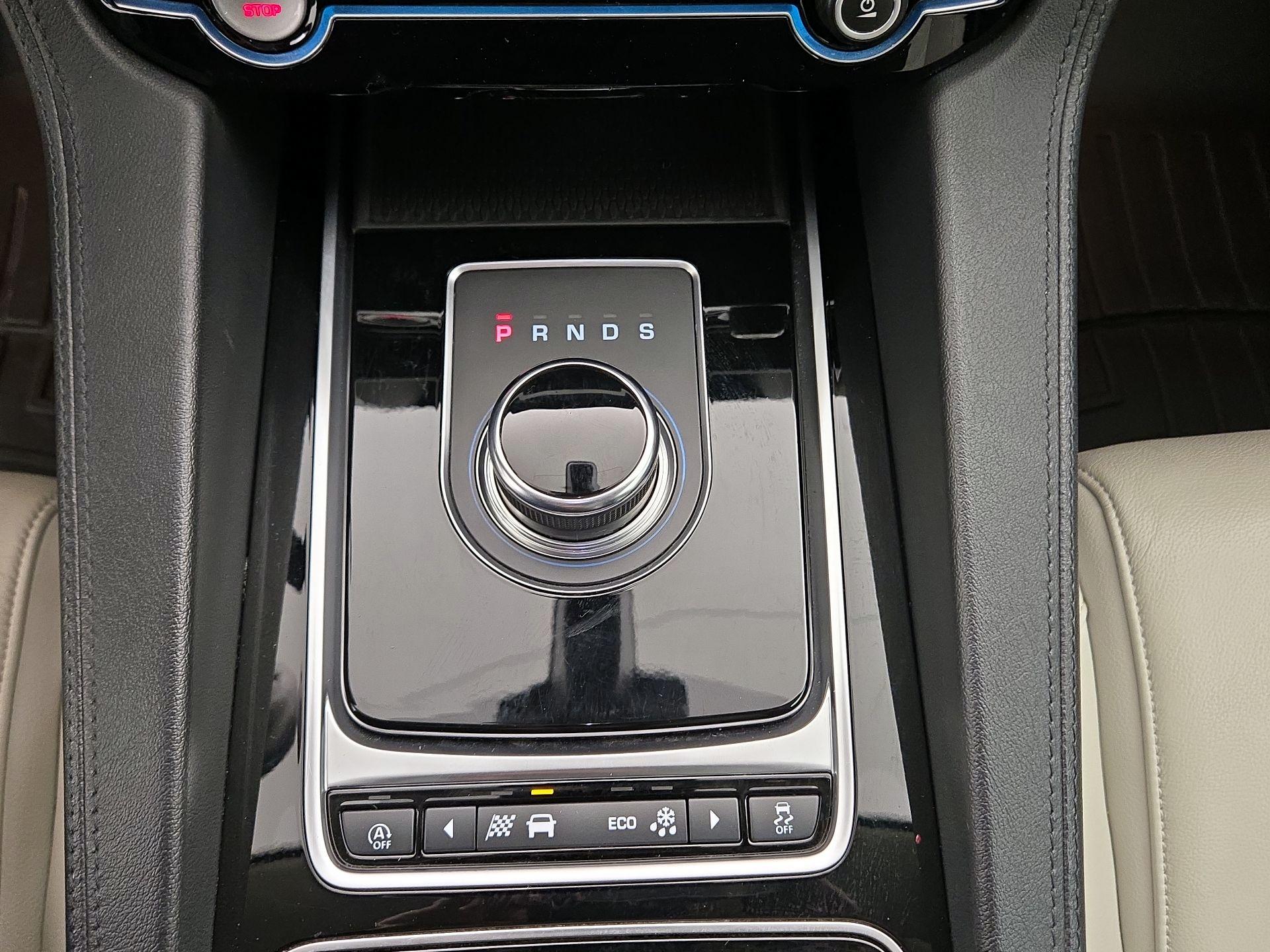 Thumbnail: 2020 Jaguar F-Pace - 17