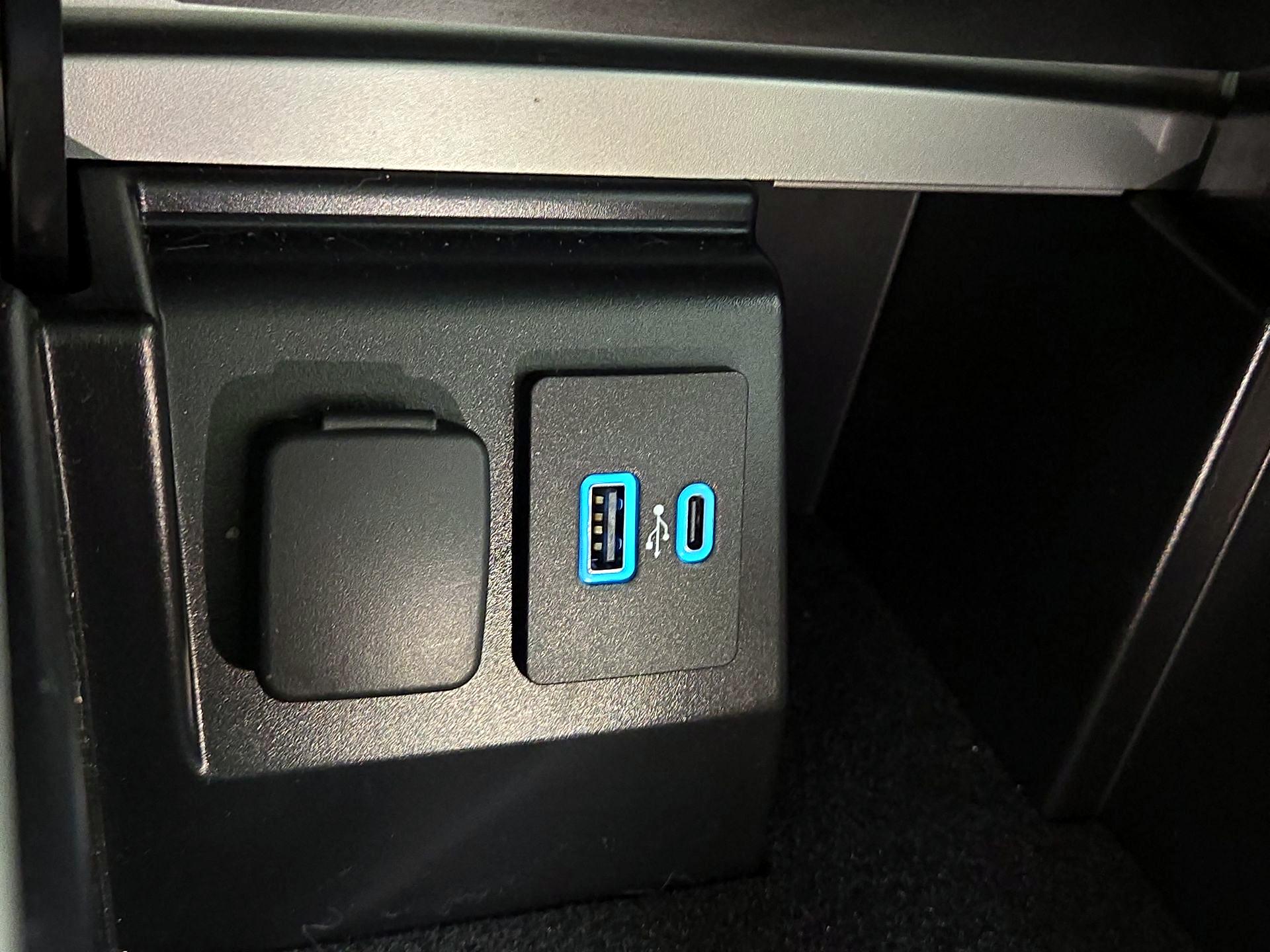 Thumbnail: 2021 Ford Explorer - 17