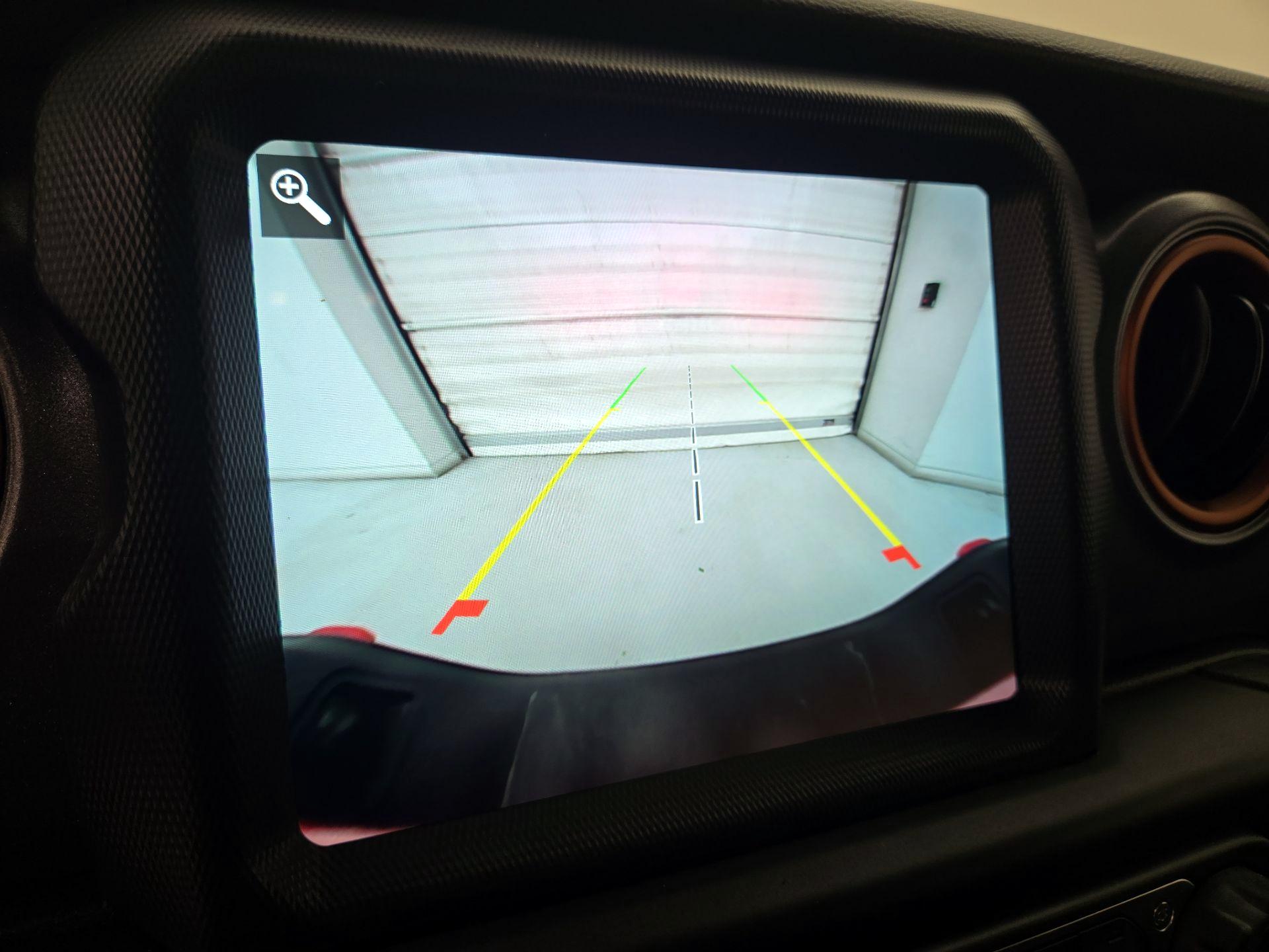 Thumbnail: 2023 Jeep Gladiator - 15