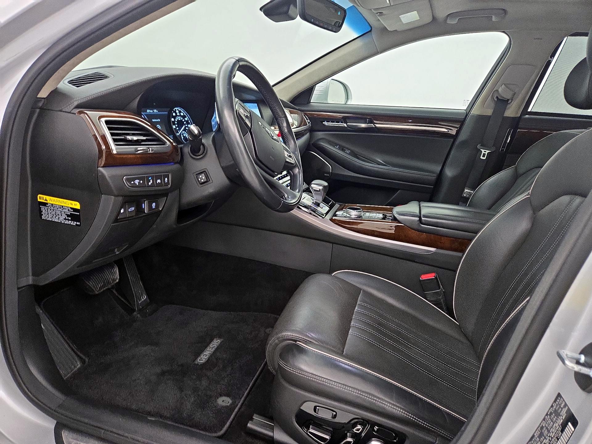 Thumbnail: 2017 Genesis G90 - 11