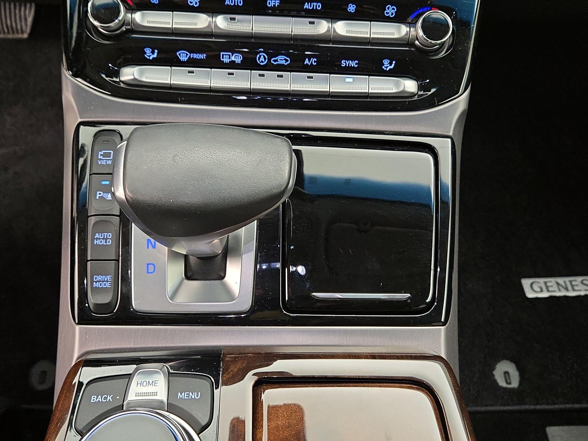 Thumbnail: 2017 Genesis G90 - 17