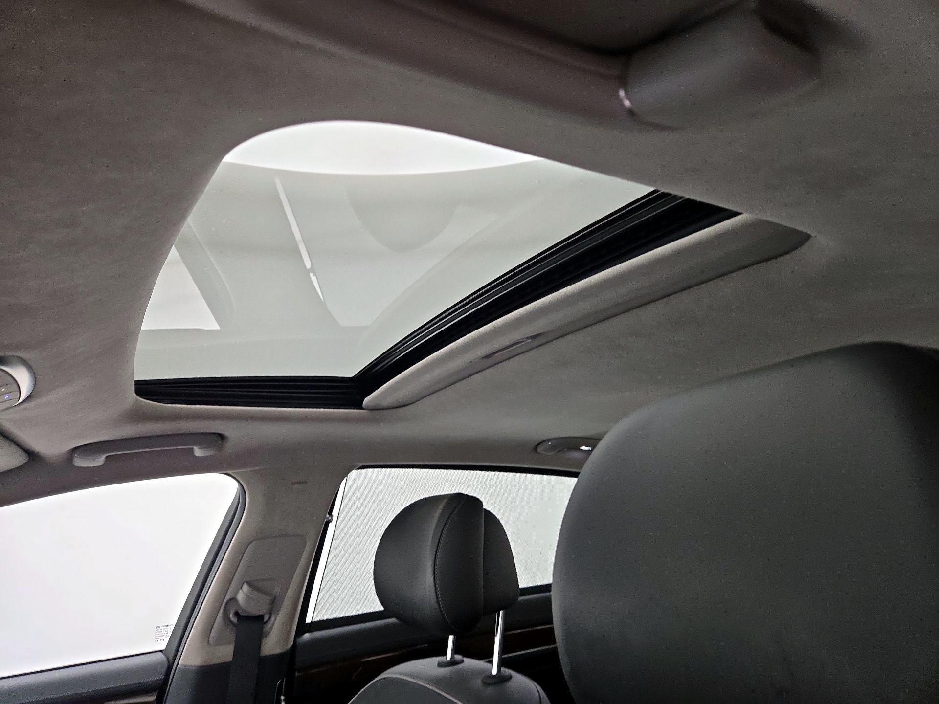 Thumbnail: 2017 Genesis G90 - 19