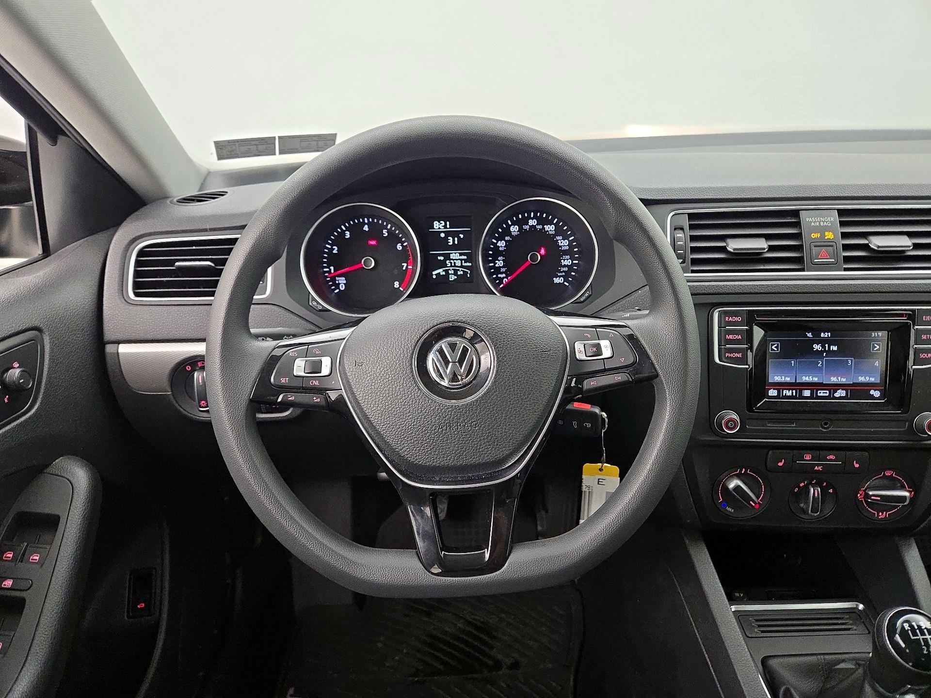 Thumbnail: 2017 Volkswagen Jetta - 10