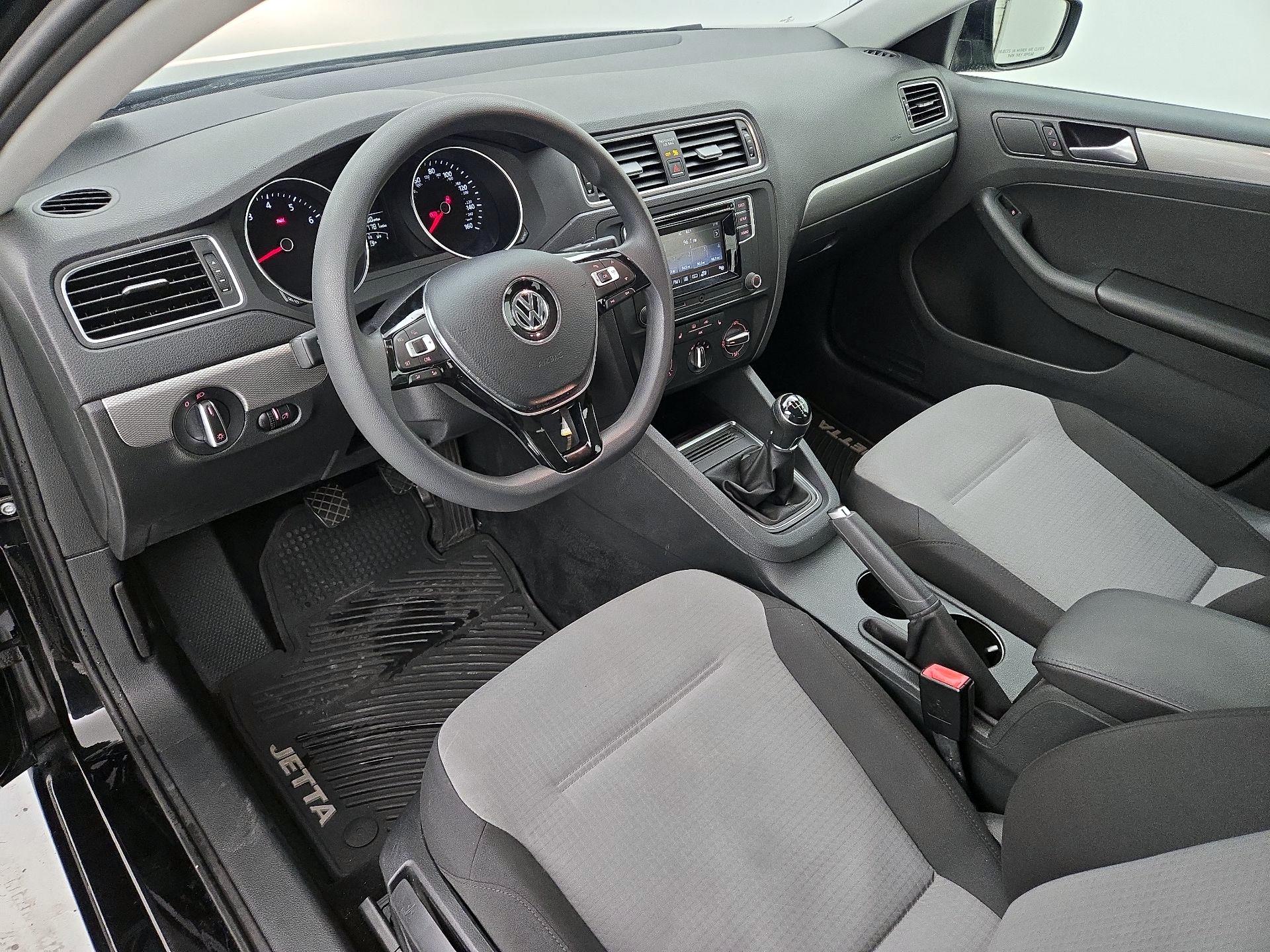 Thumbnail: 2017 Volkswagen Jetta - 11