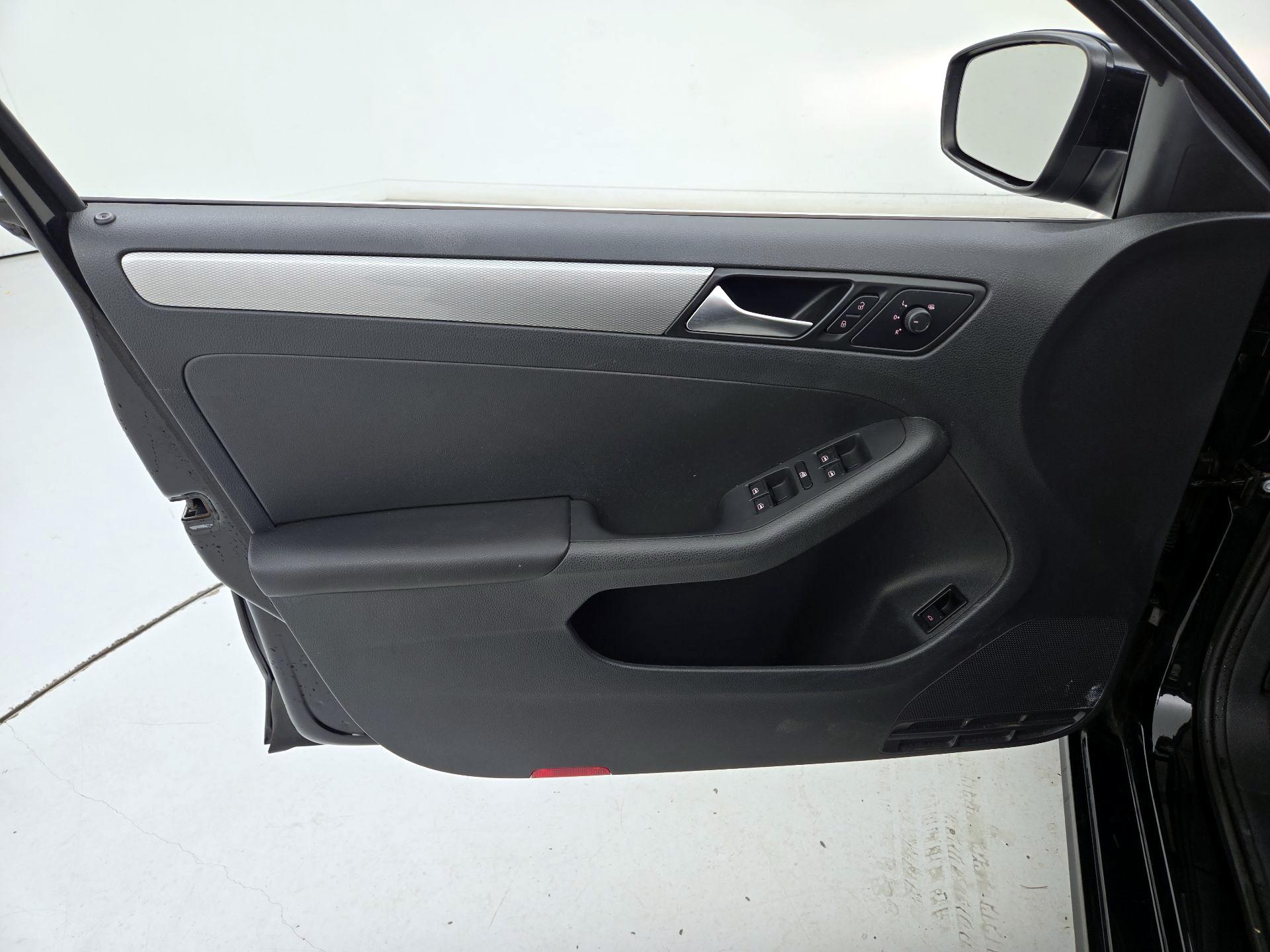 Thumbnail: 2017 Volkswagen Jetta - 12