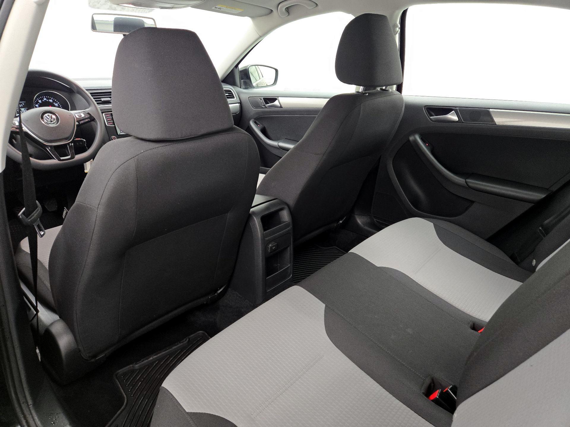 Thumbnail: 2017 Volkswagen Jetta - 19