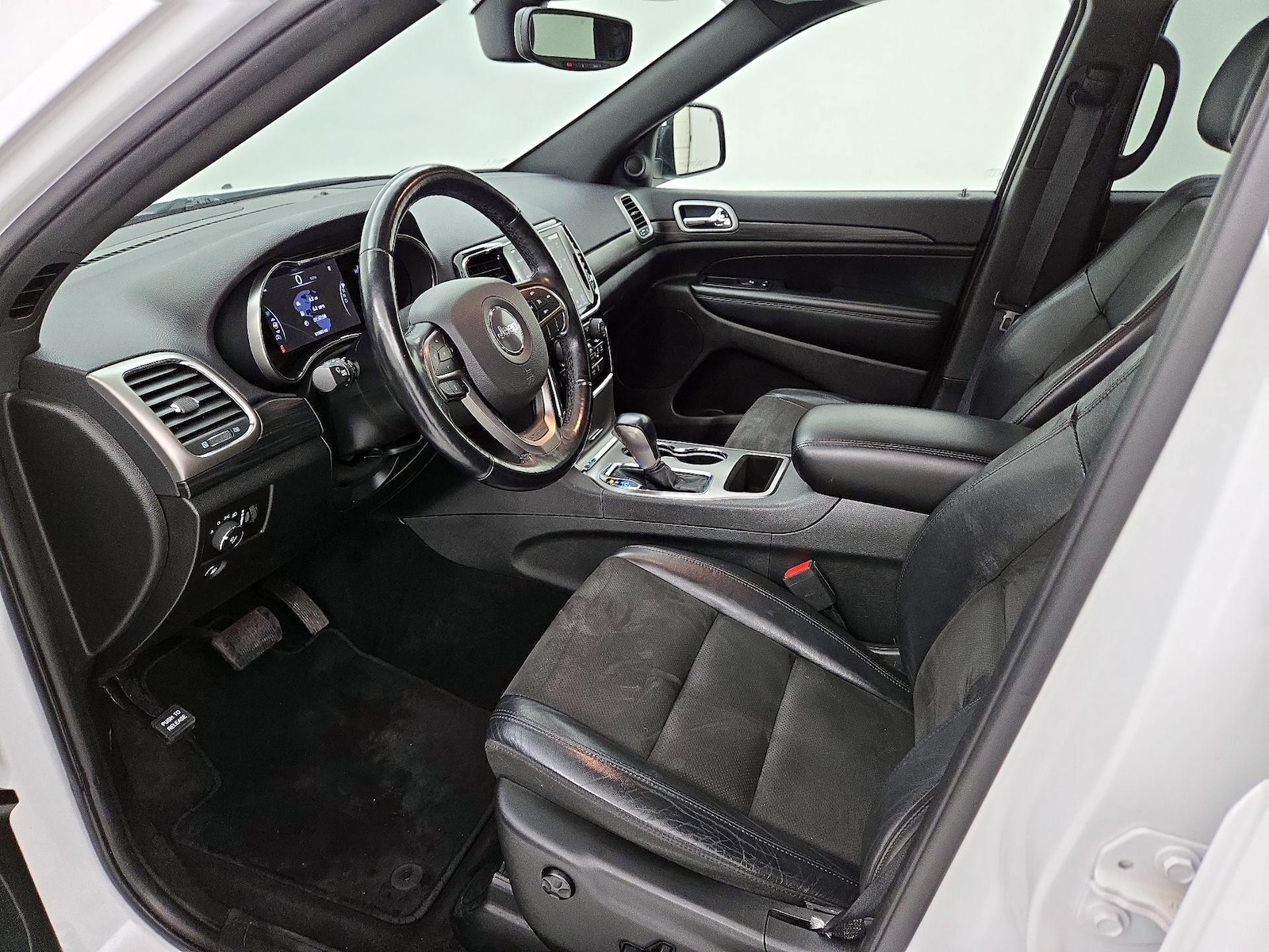 2020 Jeep Grand Cherokee Altitude - Photo 12