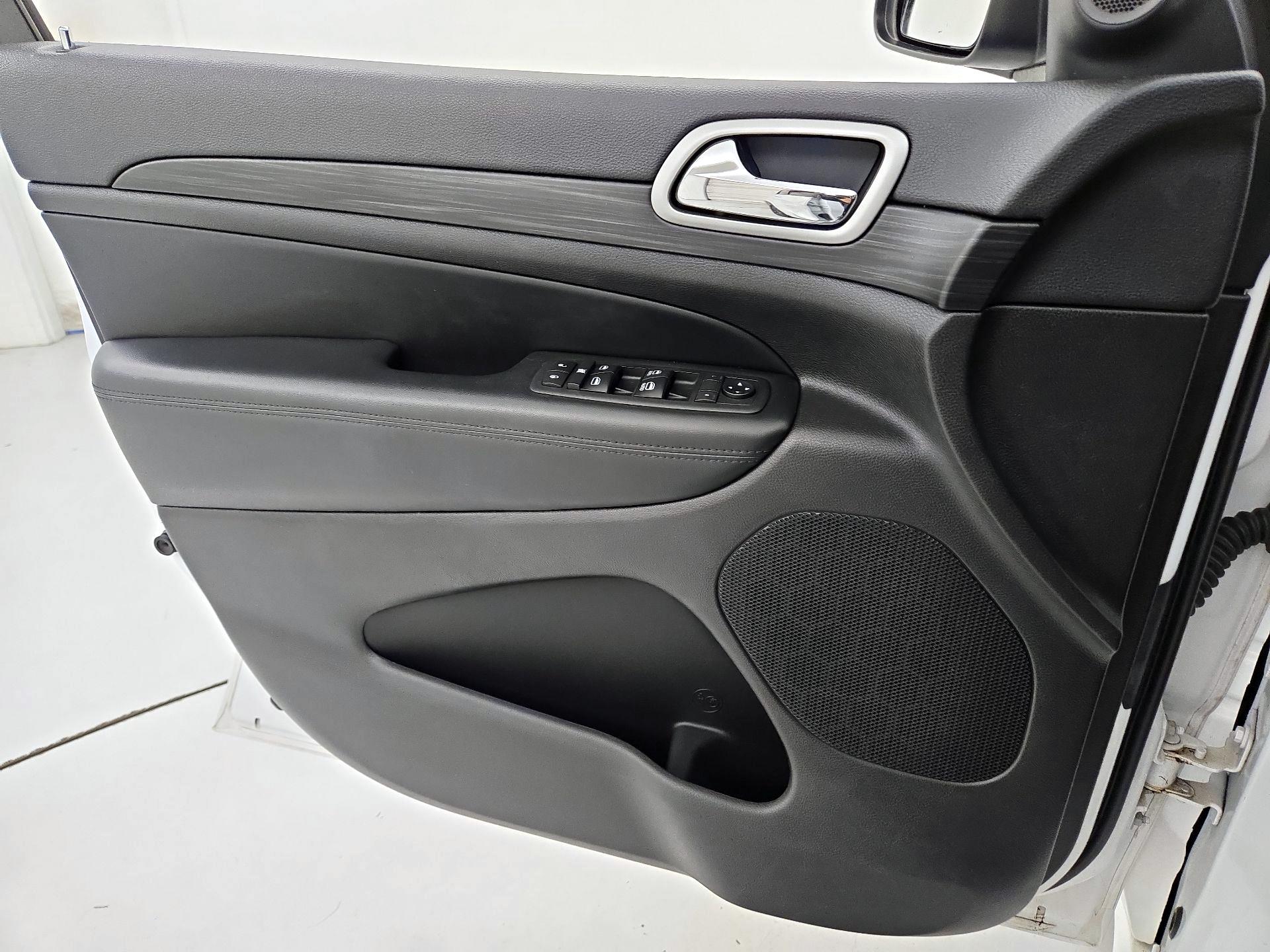 Thumbnail: 2020 Jeep Grand Cherokee - 12