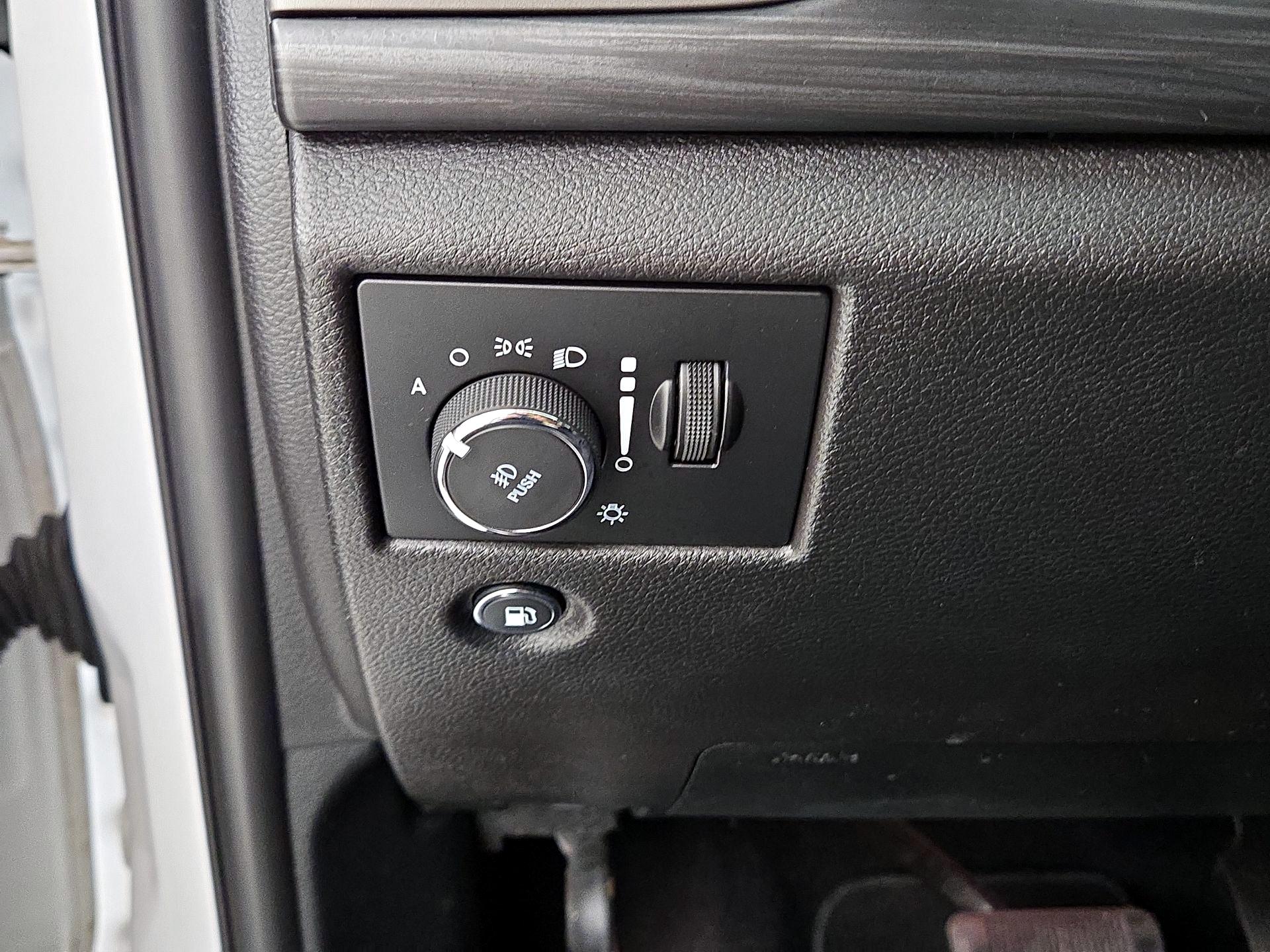 Thumbnail: 2020 Jeep Grand Cherokee - 13