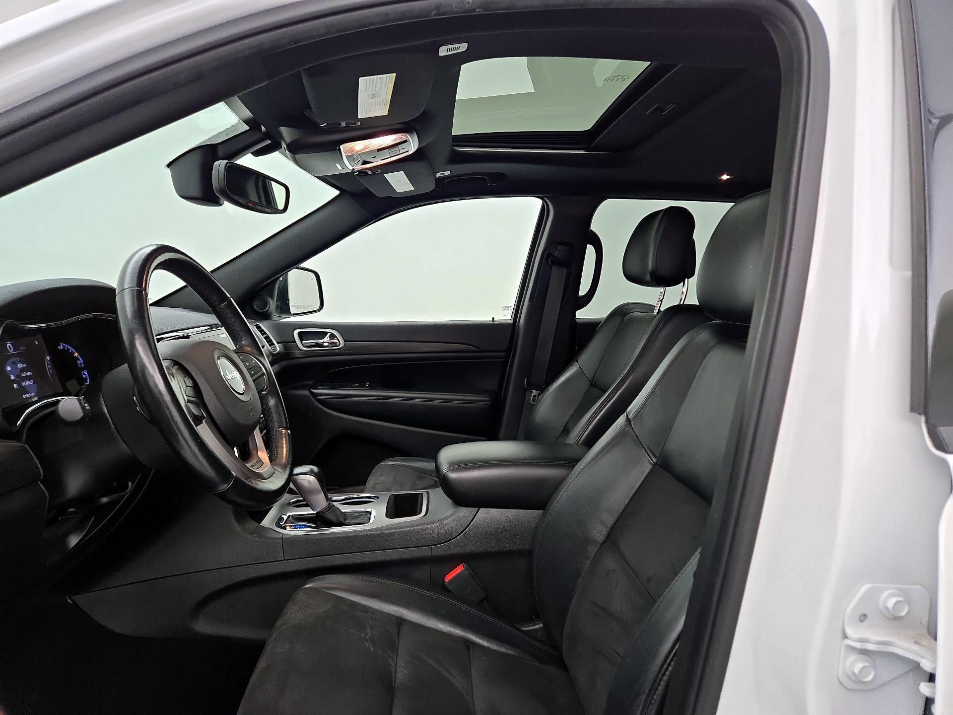 Thumbnail: 2020 Jeep Grand Cherokee - 20