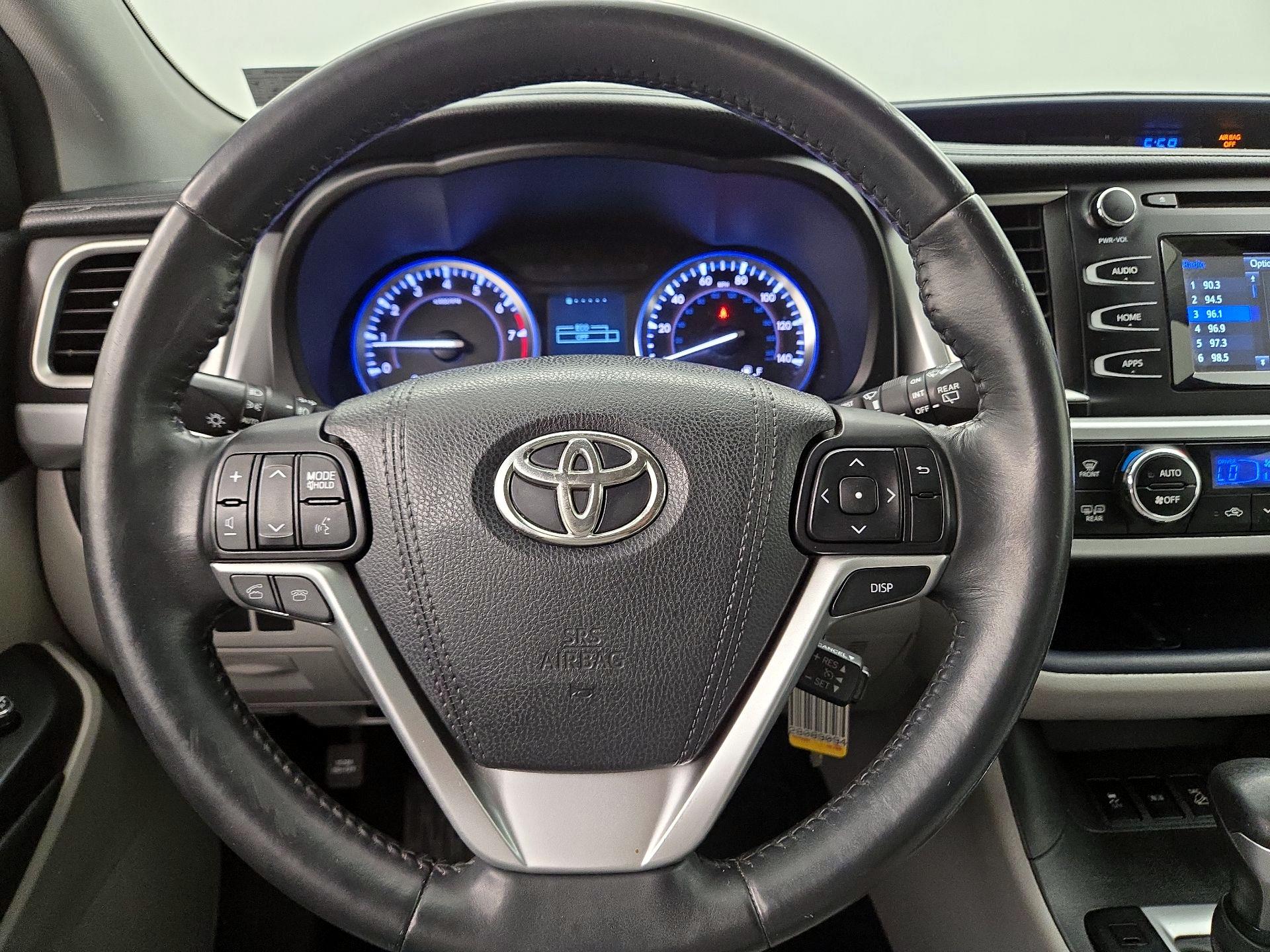 Thumbnail: 2015 Toyota Highlander - 10