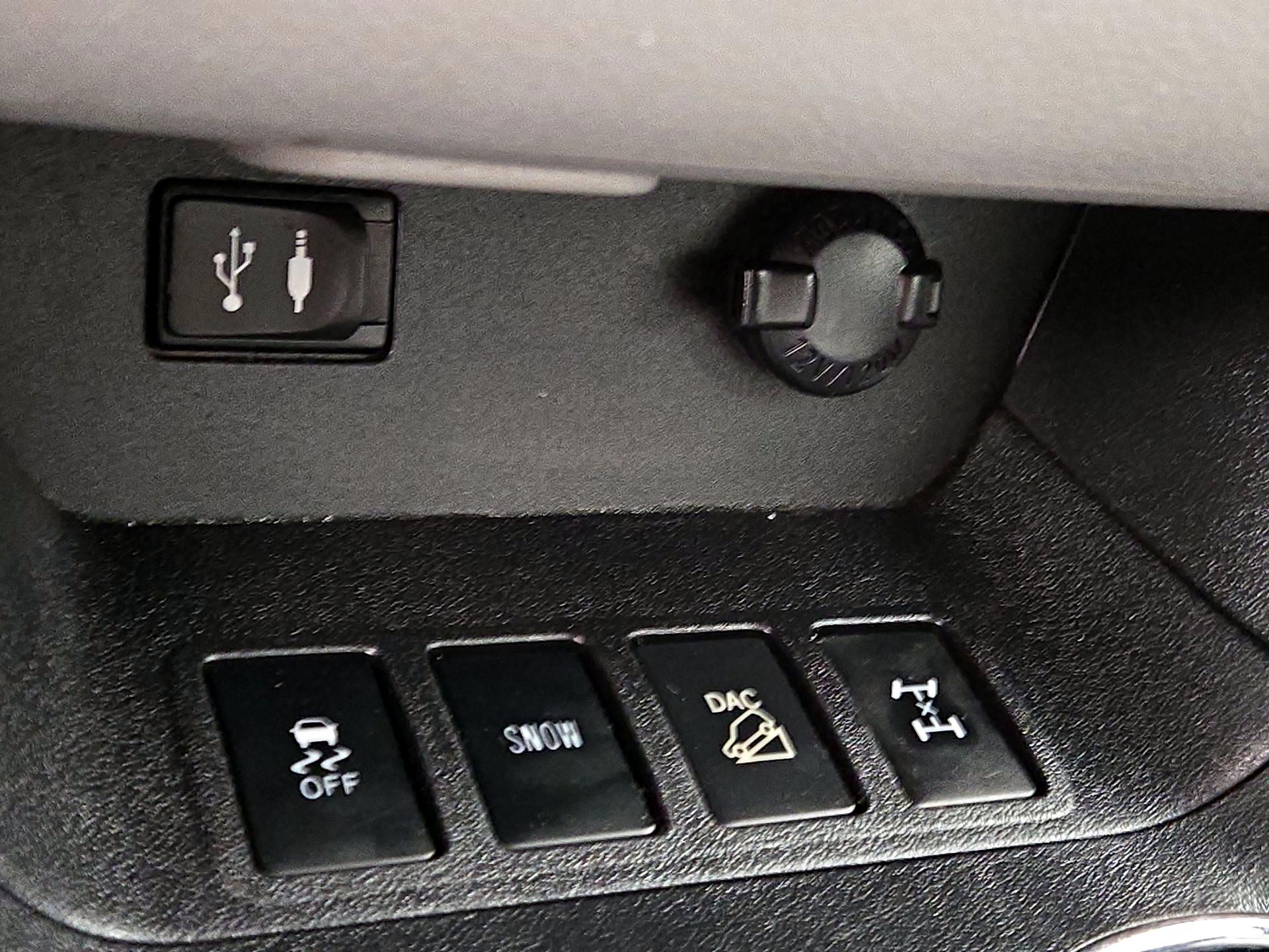Thumbnail: 2015 Toyota Highlander - 17