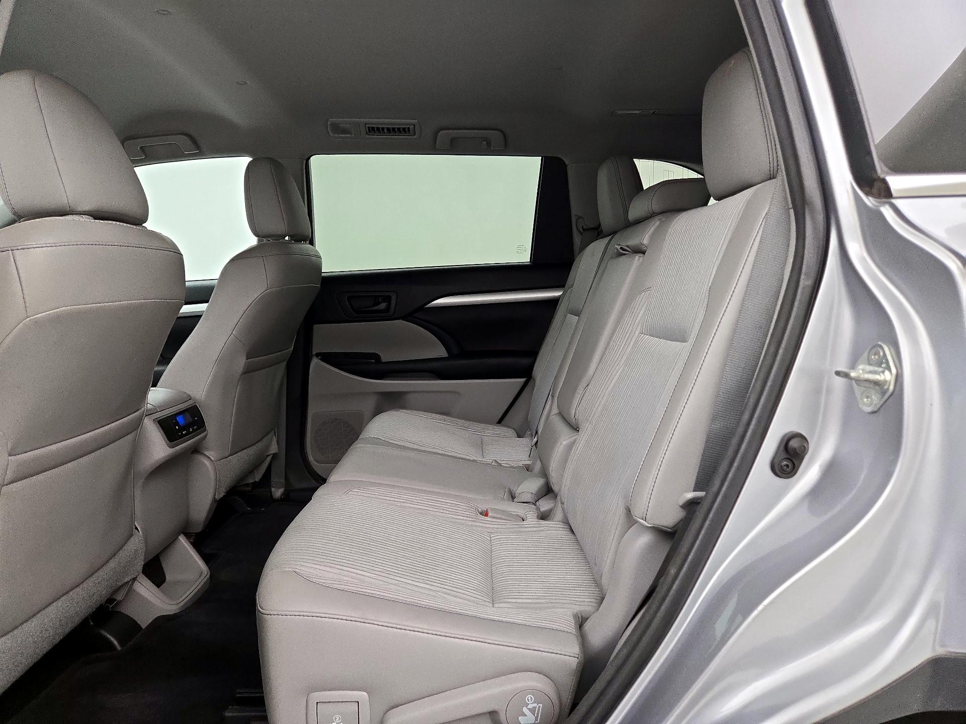 Thumbnail: 2015 Toyota Highlander - 18