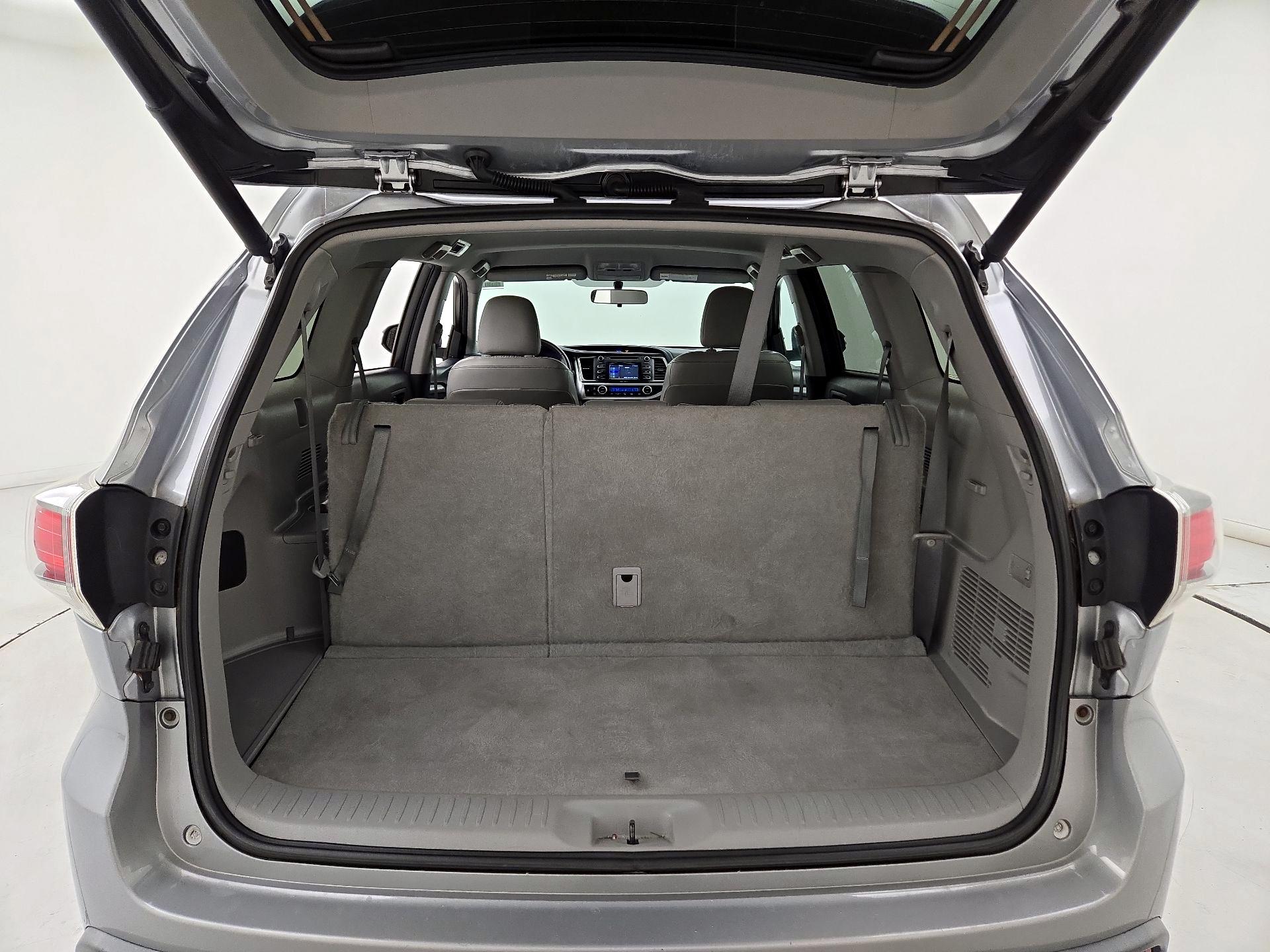 Thumbnail: 2015 Toyota Highlander - 20