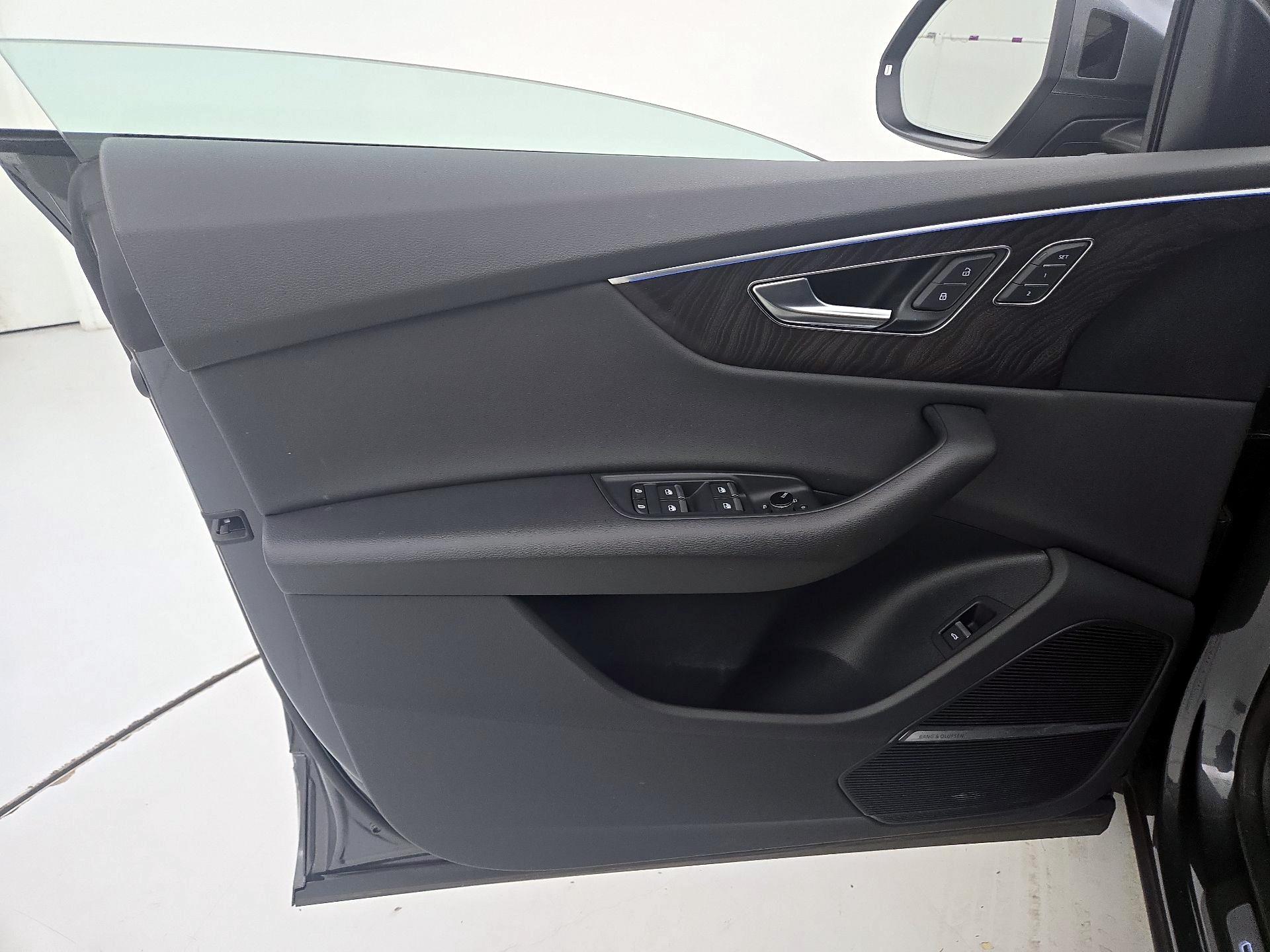 Thumbnail: 2021 Audi Q8 - 12