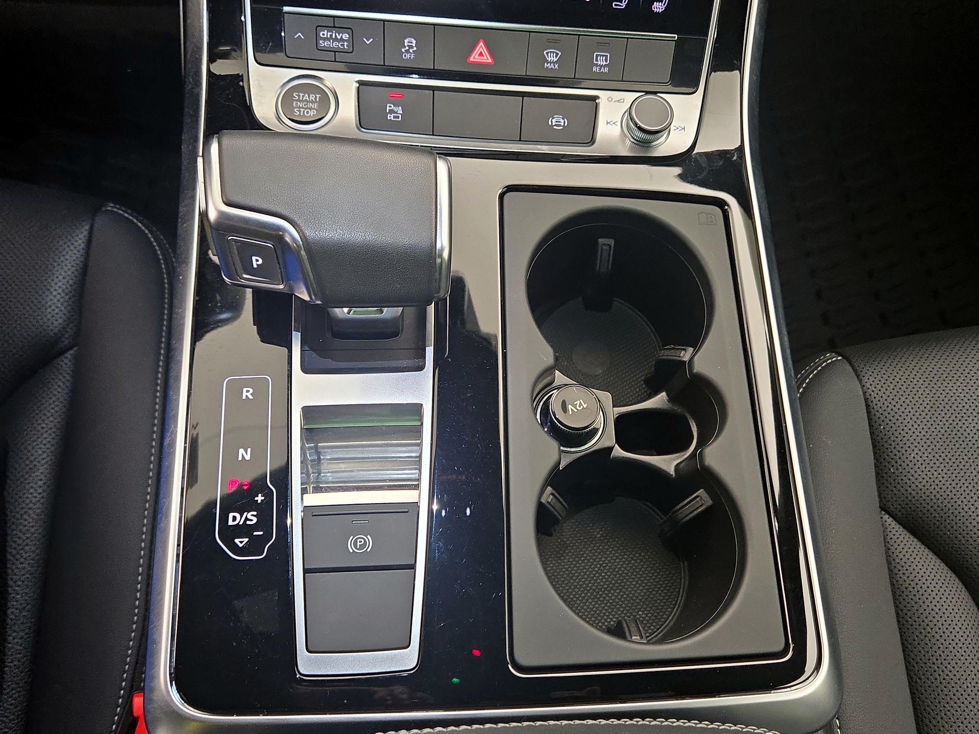 Thumbnail: 2021 Audi Q8 - 17