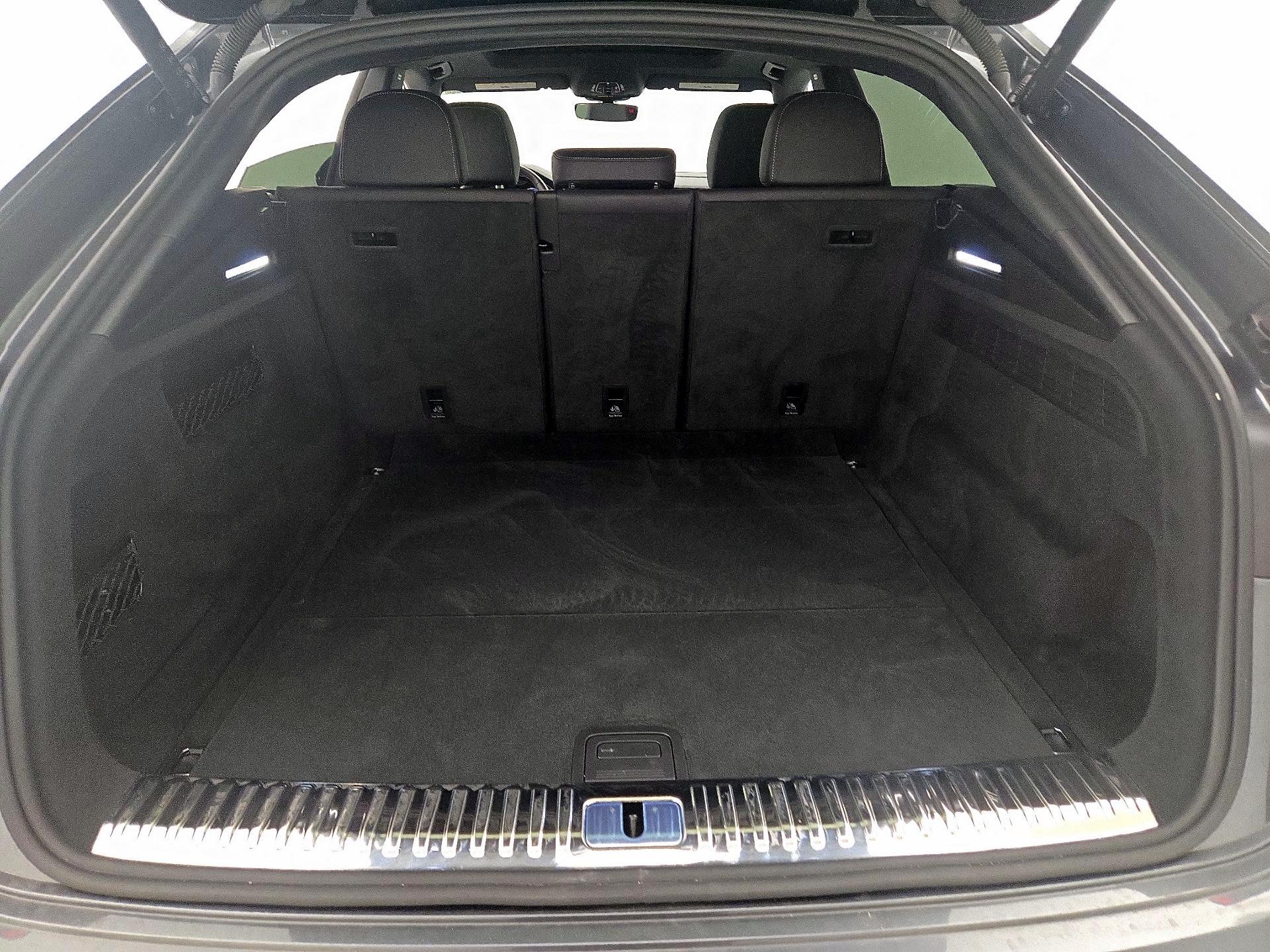 Thumbnail: 2021 Audi Q8 - 19