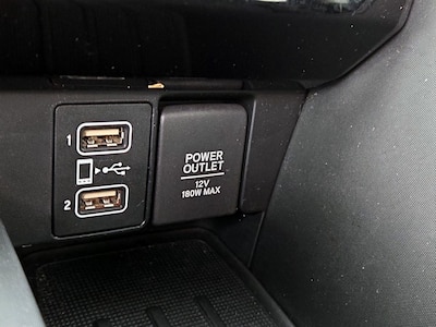 USB/AUX Ports