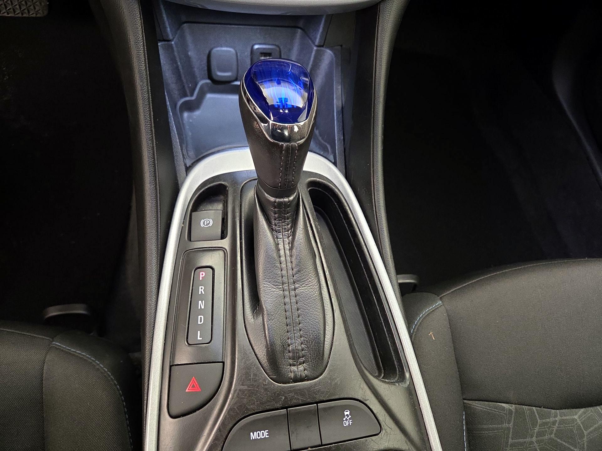 Thumbnail: 2018 Chevrolet Volt - 16