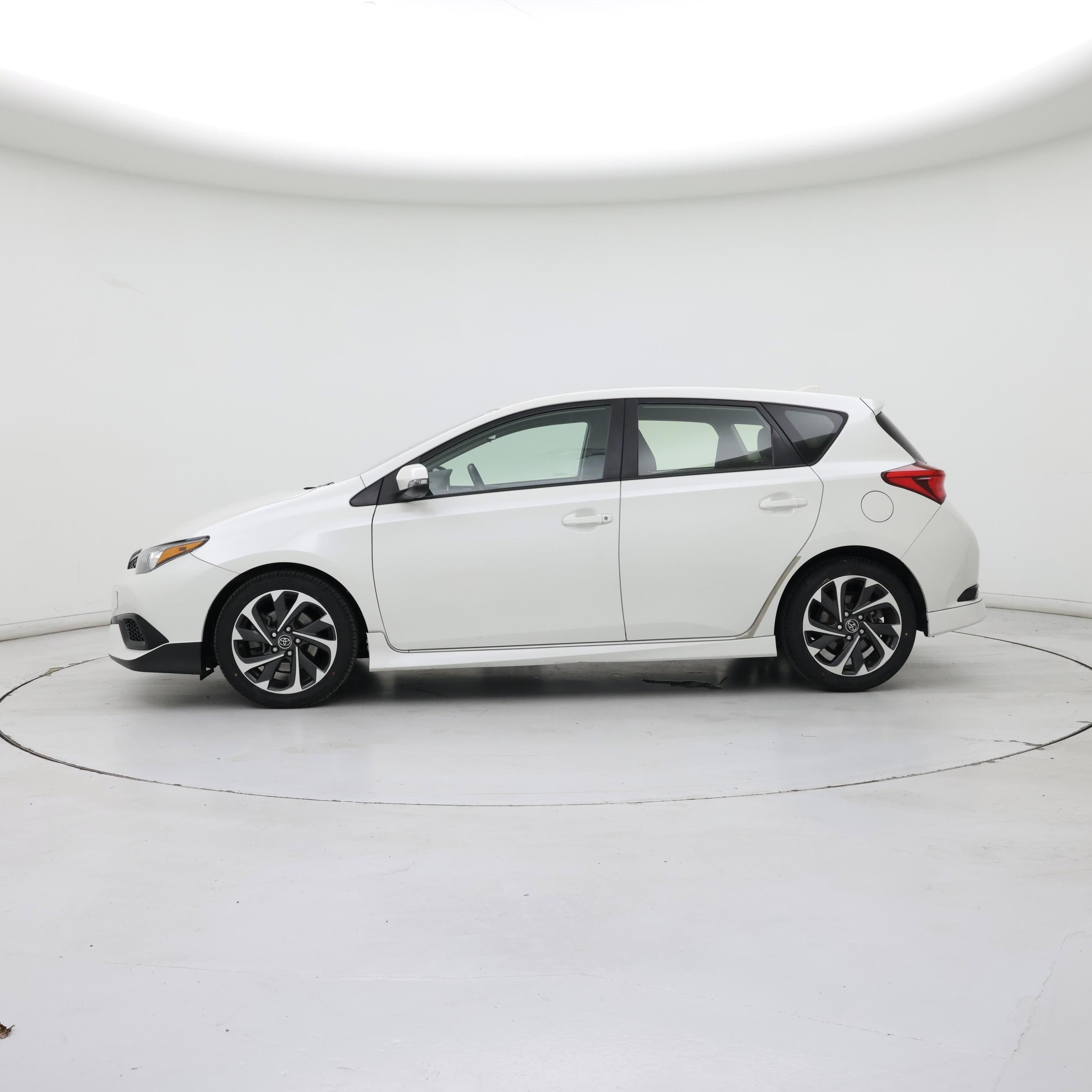 Thumbnail: 2018 Toyota Corolla iM - 3