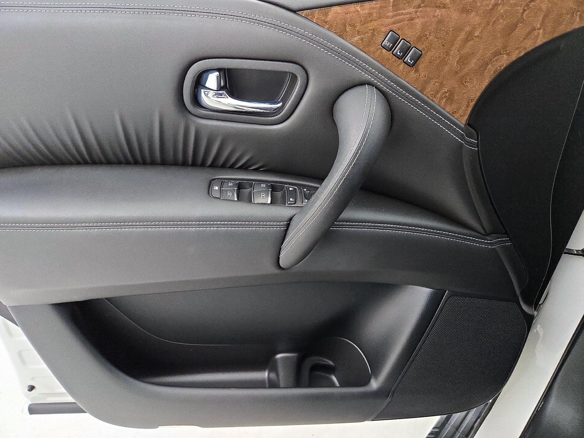 Thumbnail: 2017 INFINITI QX80 - 12