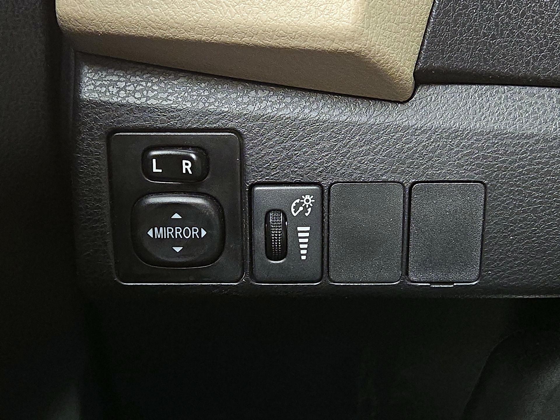 Thumbnail: 2014 Toyota Corolla - 13