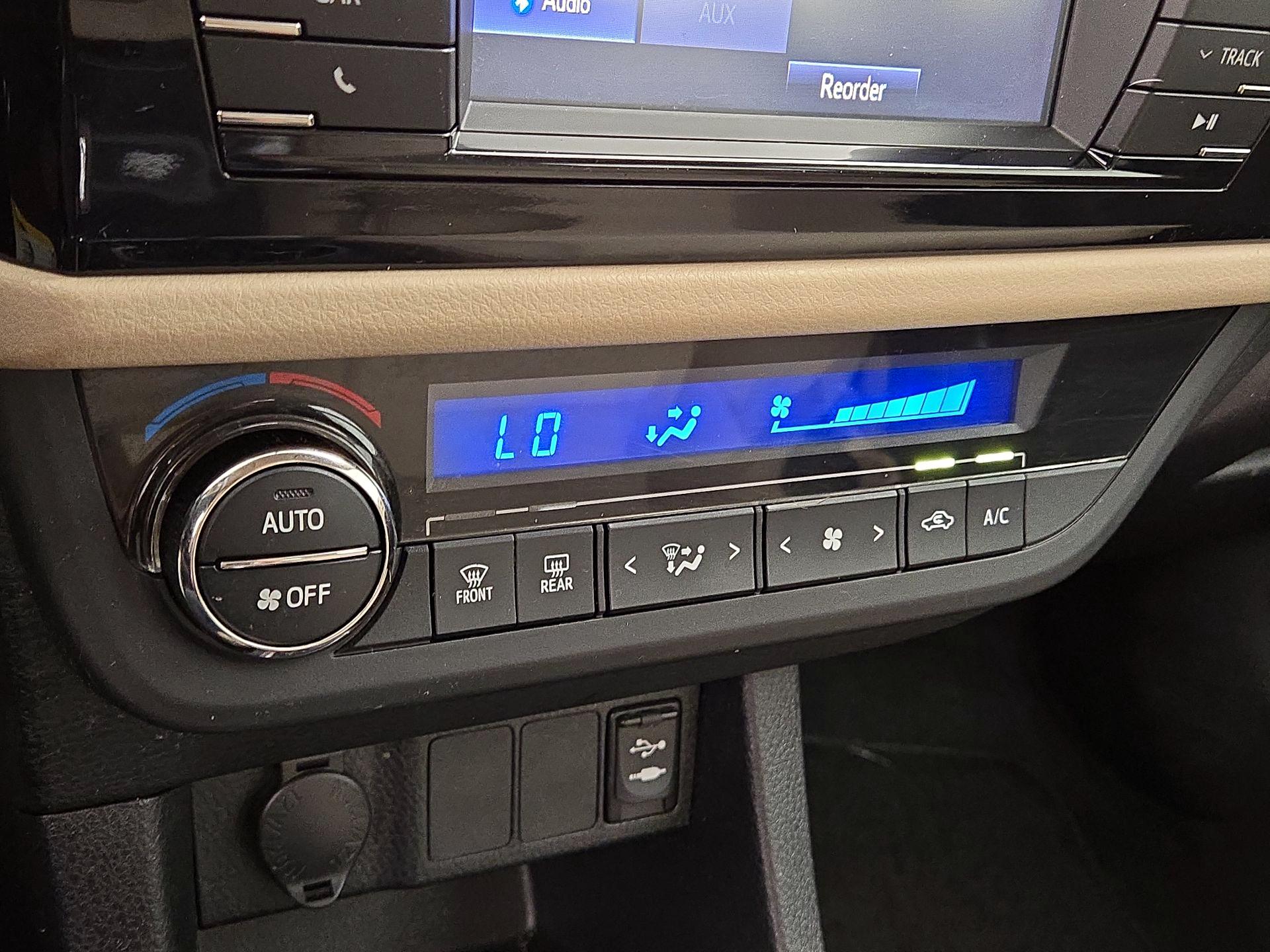 Thumbnail: 2014 Toyota Corolla - 16