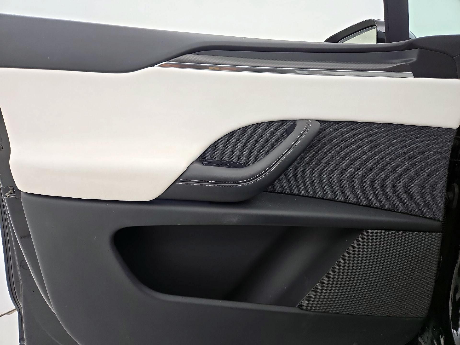 Thumbnail: 2023 Tesla Model X - 12