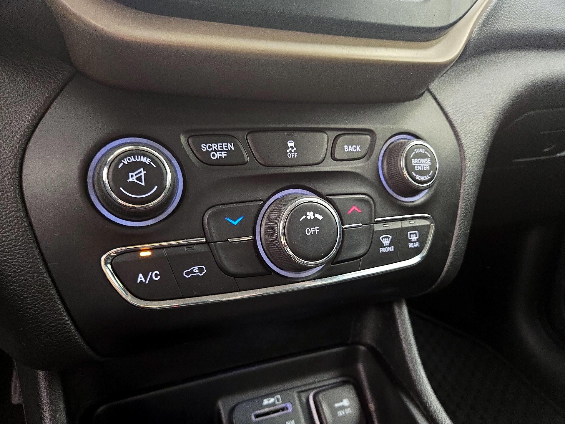 Thumbnail: 2014 Jeep Cherokee - 15