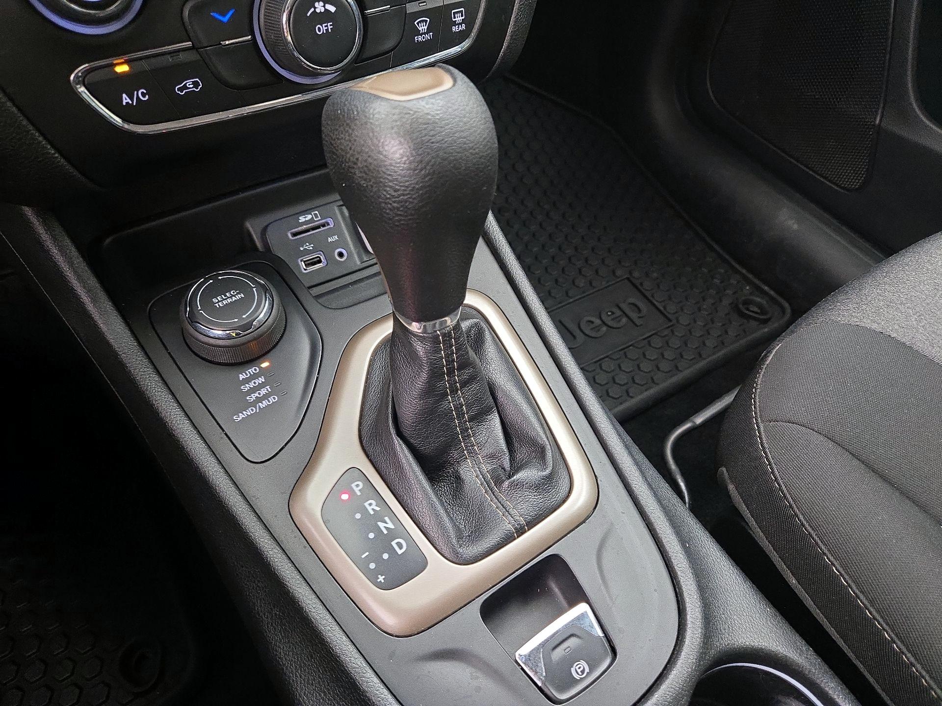 Thumbnail: 2014 Jeep Cherokee - 16