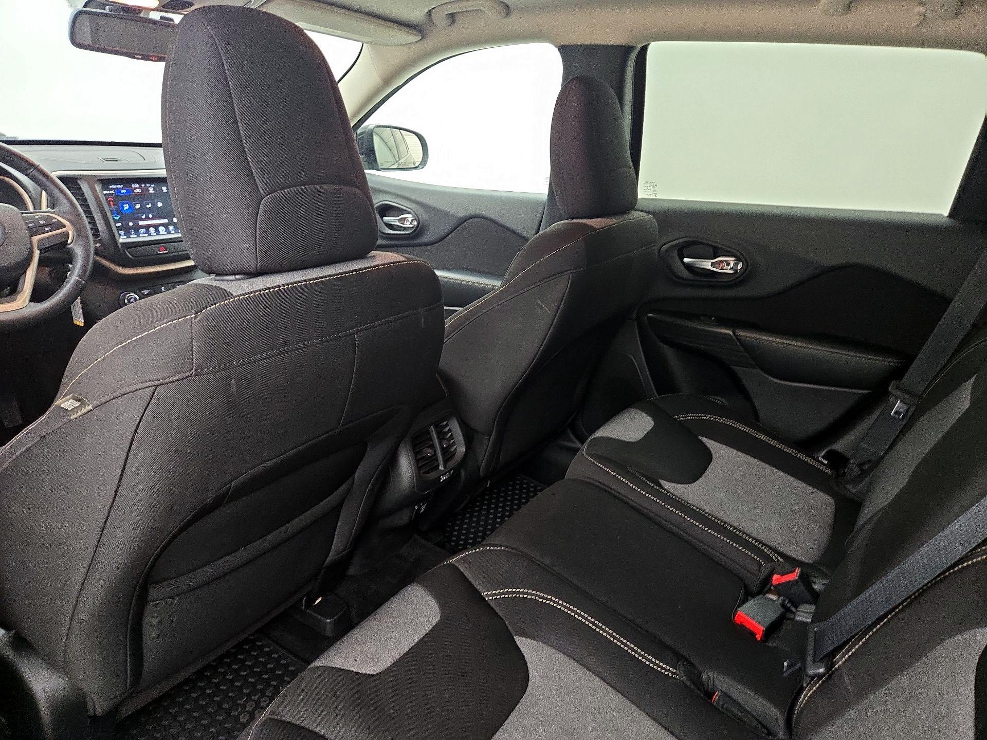 Thumbnail: 2014 Jeep Cherokee - 18