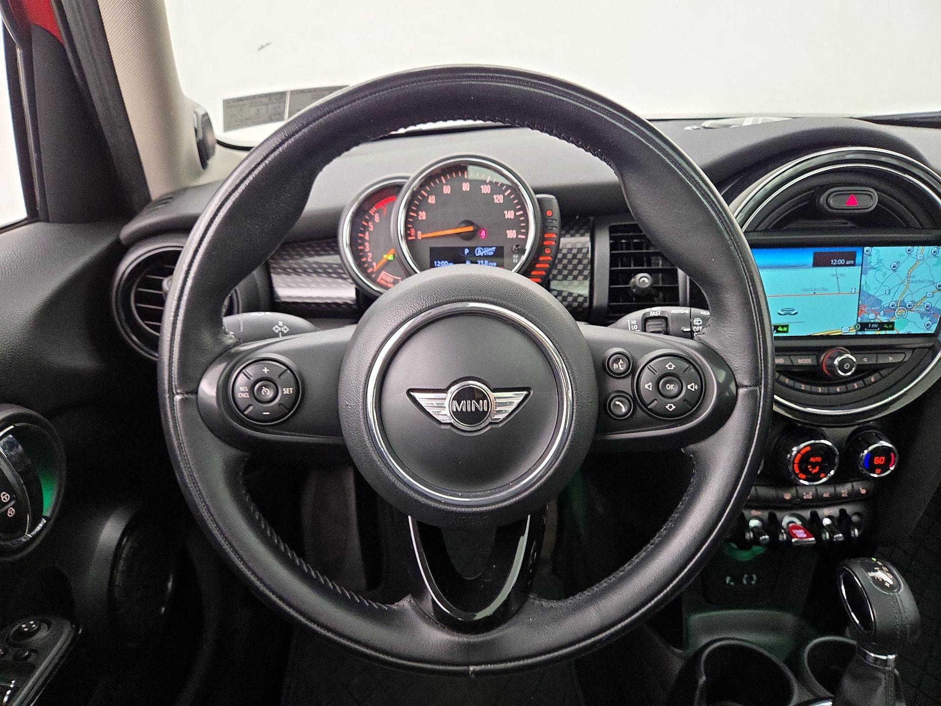 Thumbnail: 2016 MINI Cooper Hardtop - 10