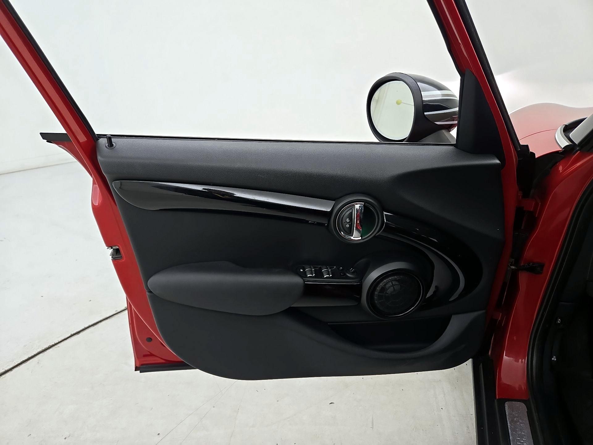 Thumbnail: 2016 MINI Cooper Hardtop - 12