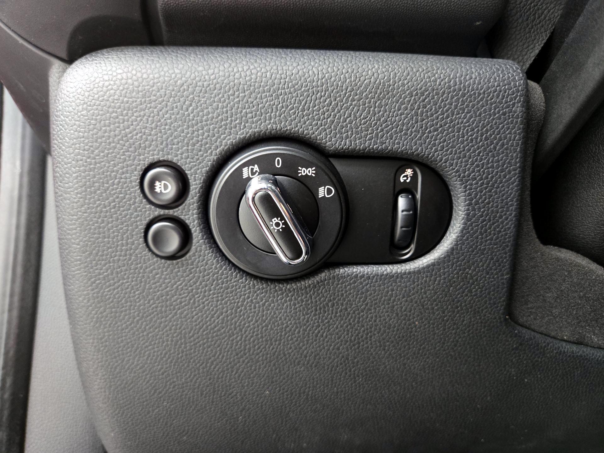 Thumbnail: 2016 MINI Cooper Hardtop - 13