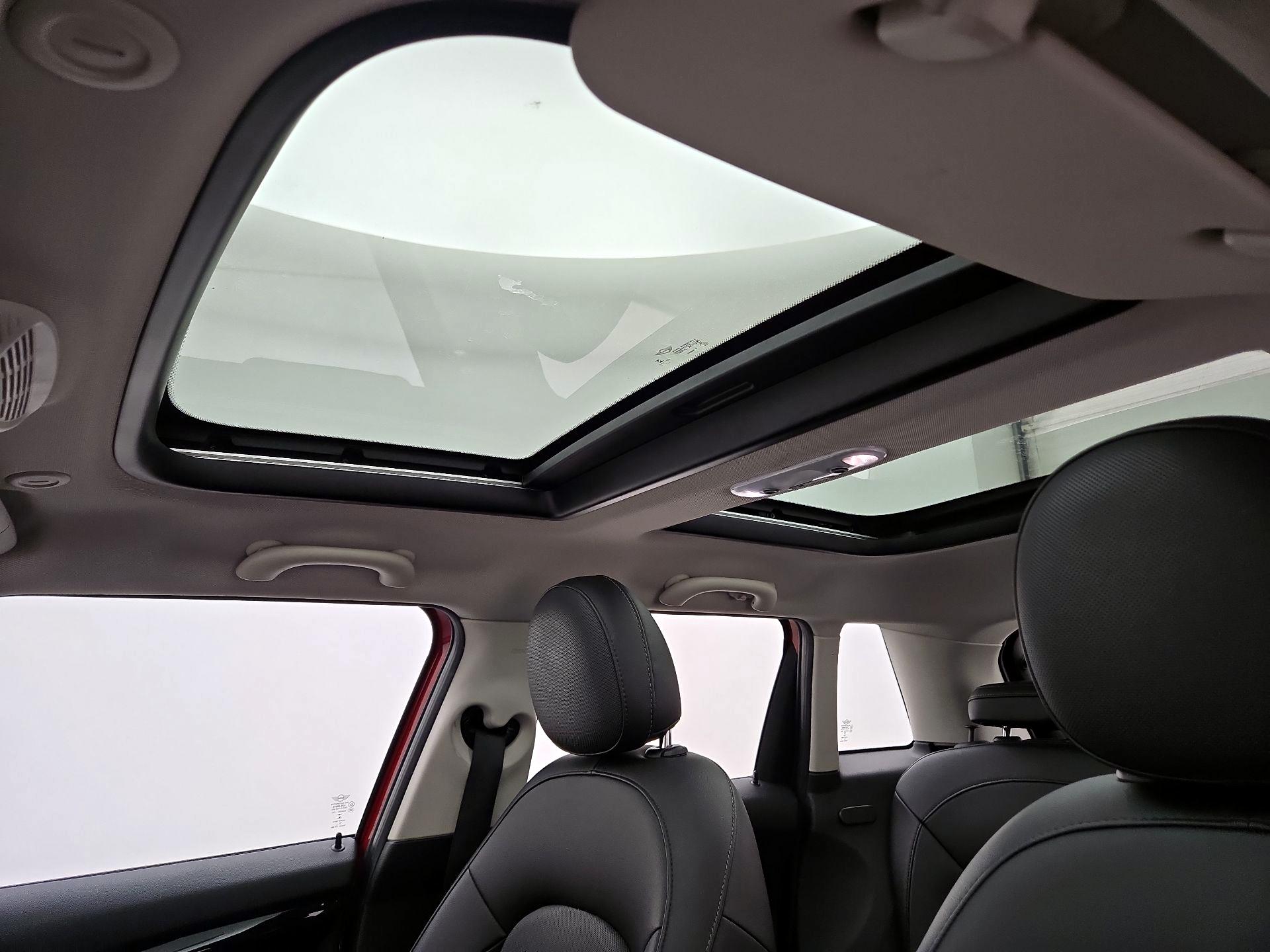 Thumbnail: 2016 MINI Cooper Hardtop - 19