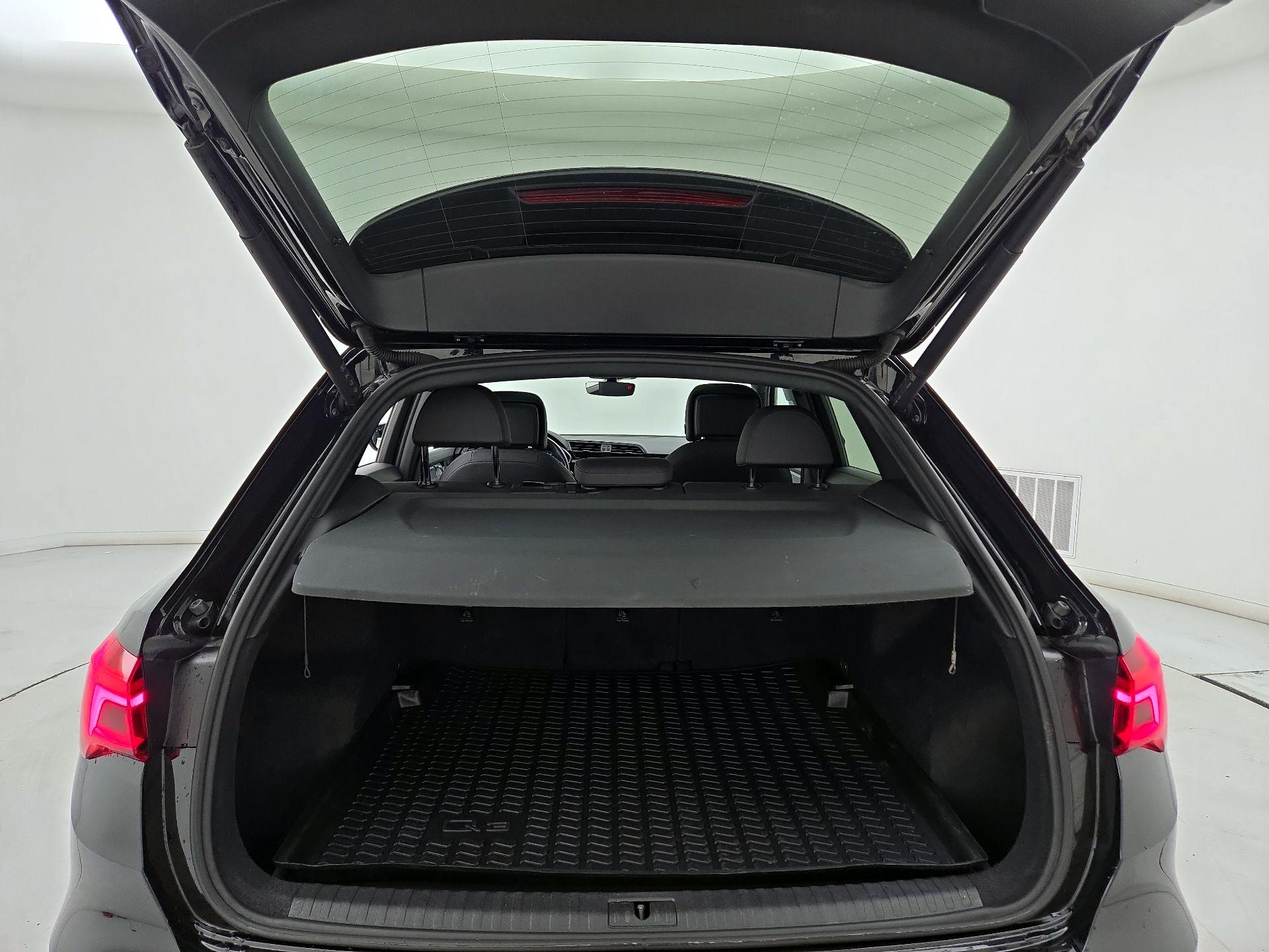 Thumbnail: 2021 Audi Q3 - 20